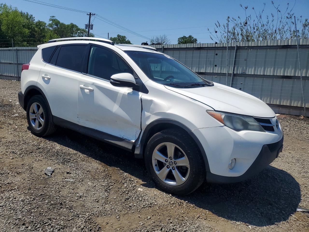 2015 Toyota Rav4 Xle Белый vin: 2T3RFREV5FW373649