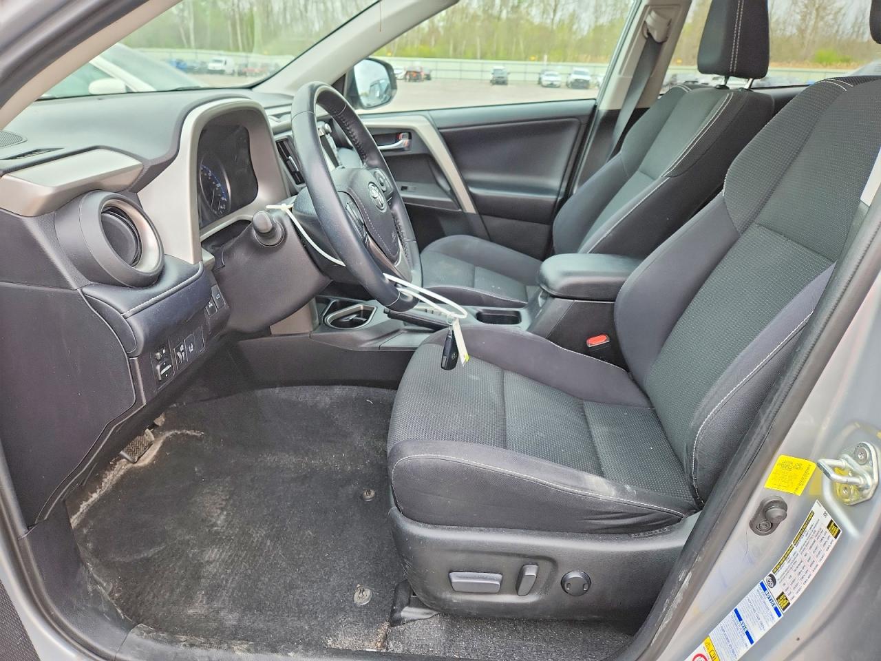 2018 Toyota Rav4 Xle Серебряный vin: 2T3RFREV5JW767788
