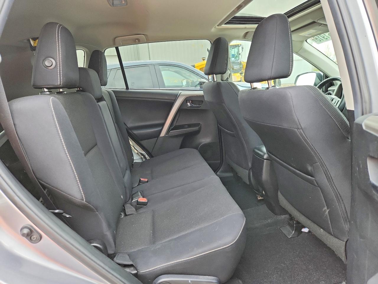 2018 Toyota Rav4 Xle Серебряный vin: 2T3RFREV5JW767788