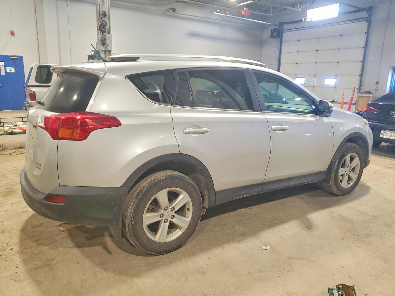 2013 Toyota Rav4 Xle Silver vin: 2T3RFREV6DW004635