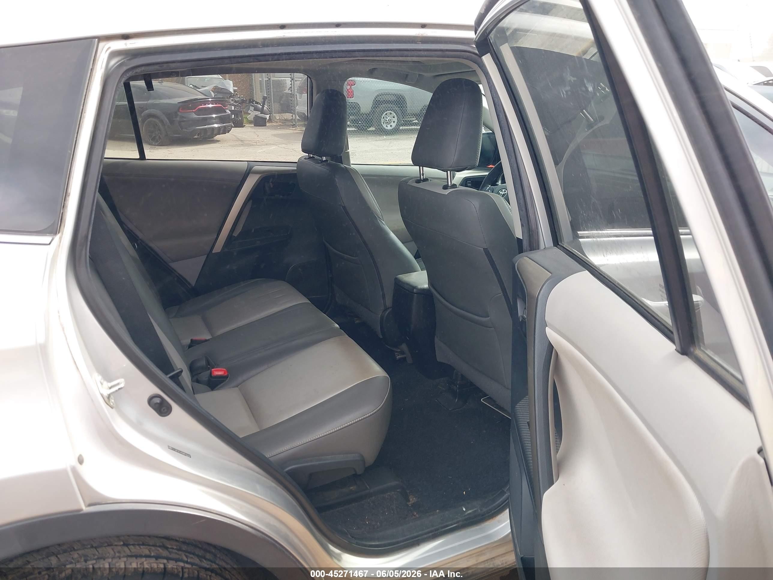 2013 Toyota Rav4 Xle Silver vin: 2T3RFREV6DW056797