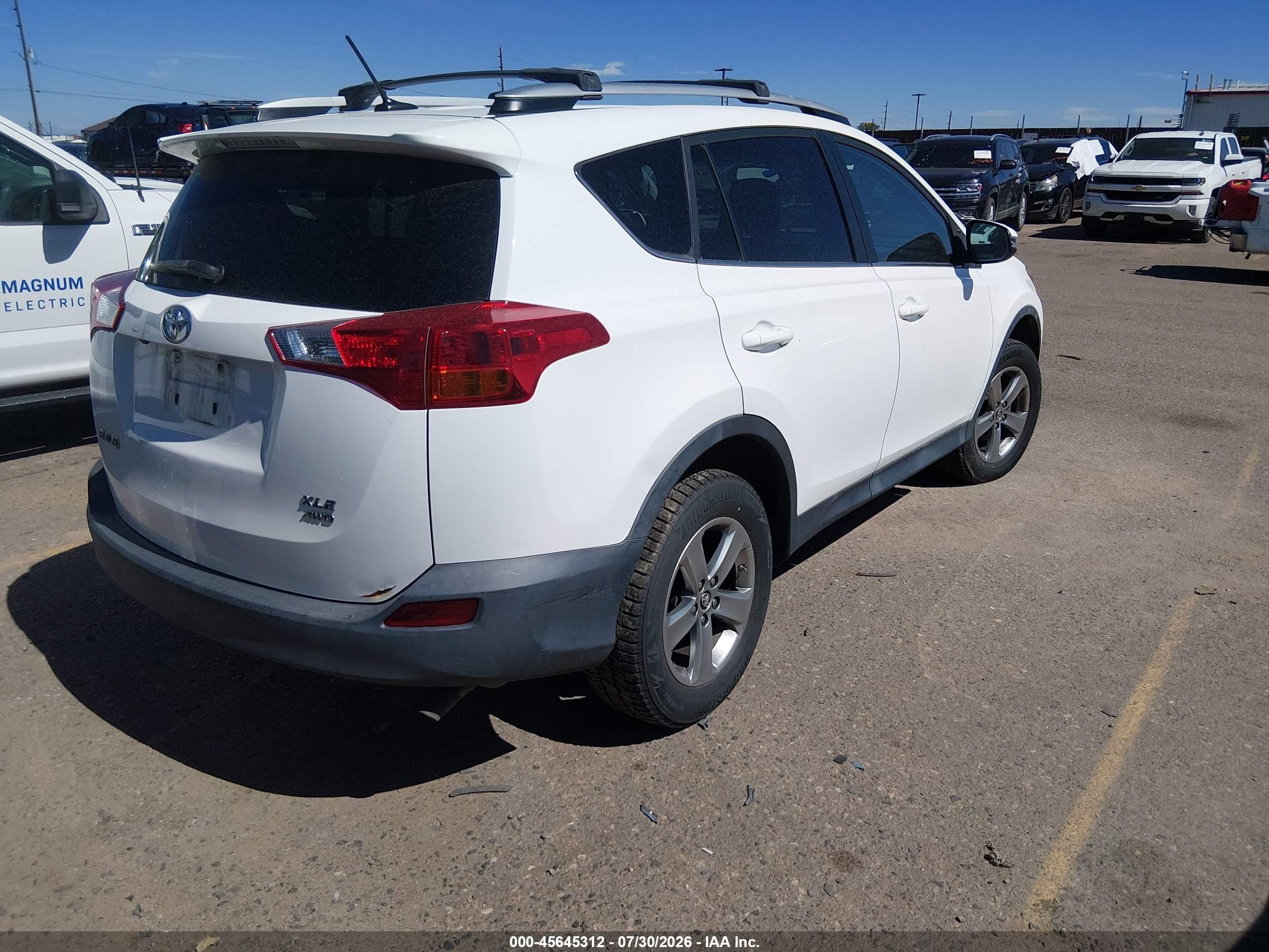 2015 Toyota Rav4 Xle Белый vin: 2T3RFREV6FW270868