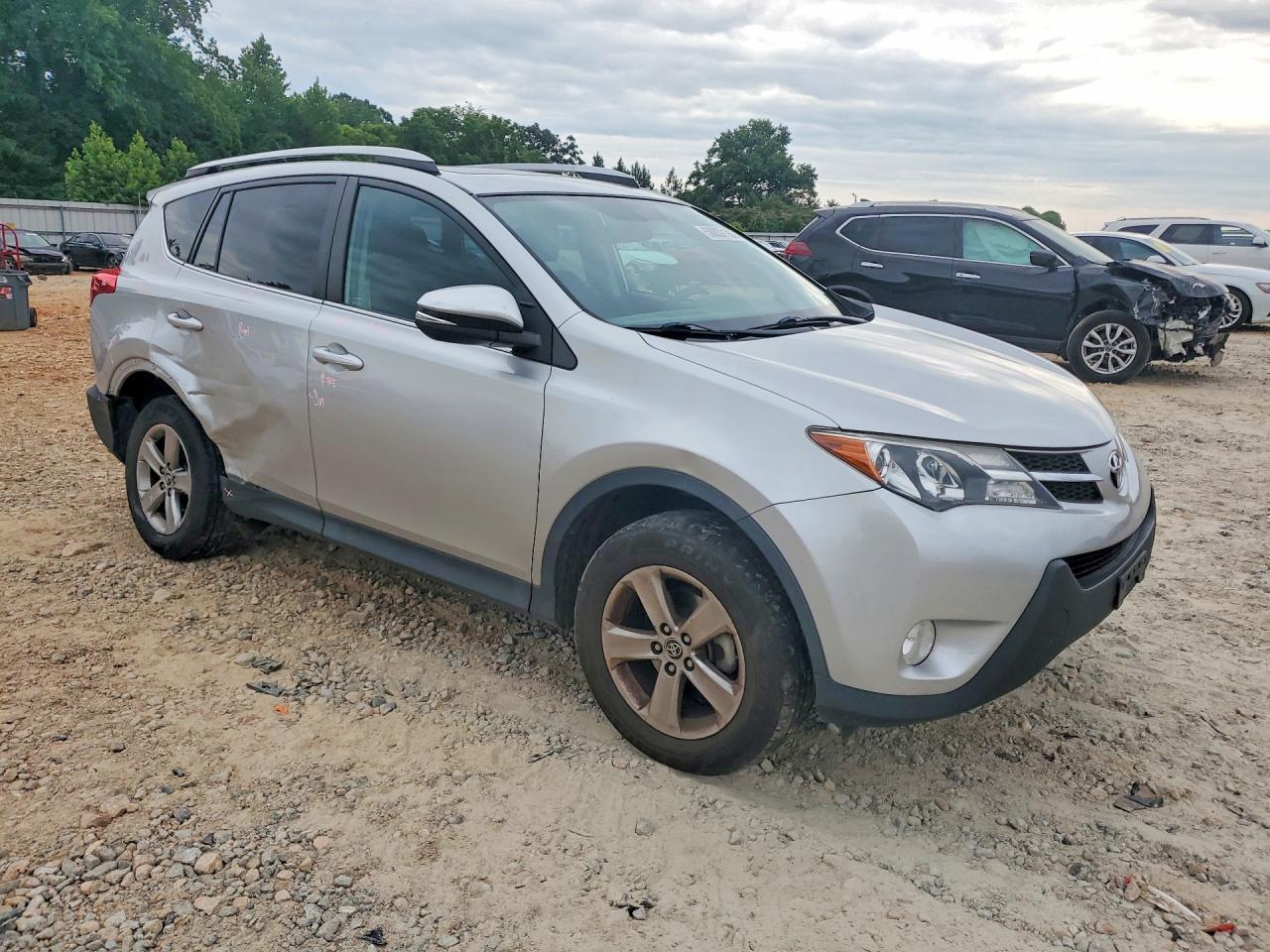 2015 Toyota Rav4 Xle Silver vin: 2T3RFREV6FW280168