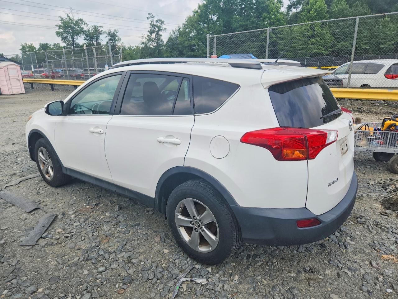 2015 Toyota Rav4 Xle Белый vin: 2T3RFREV6FW294801