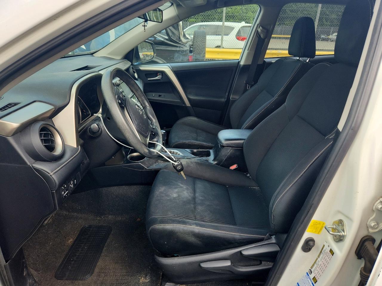 2015 Toyota Rav4 Xle Белый vin: 2T3RFREV6FW294801