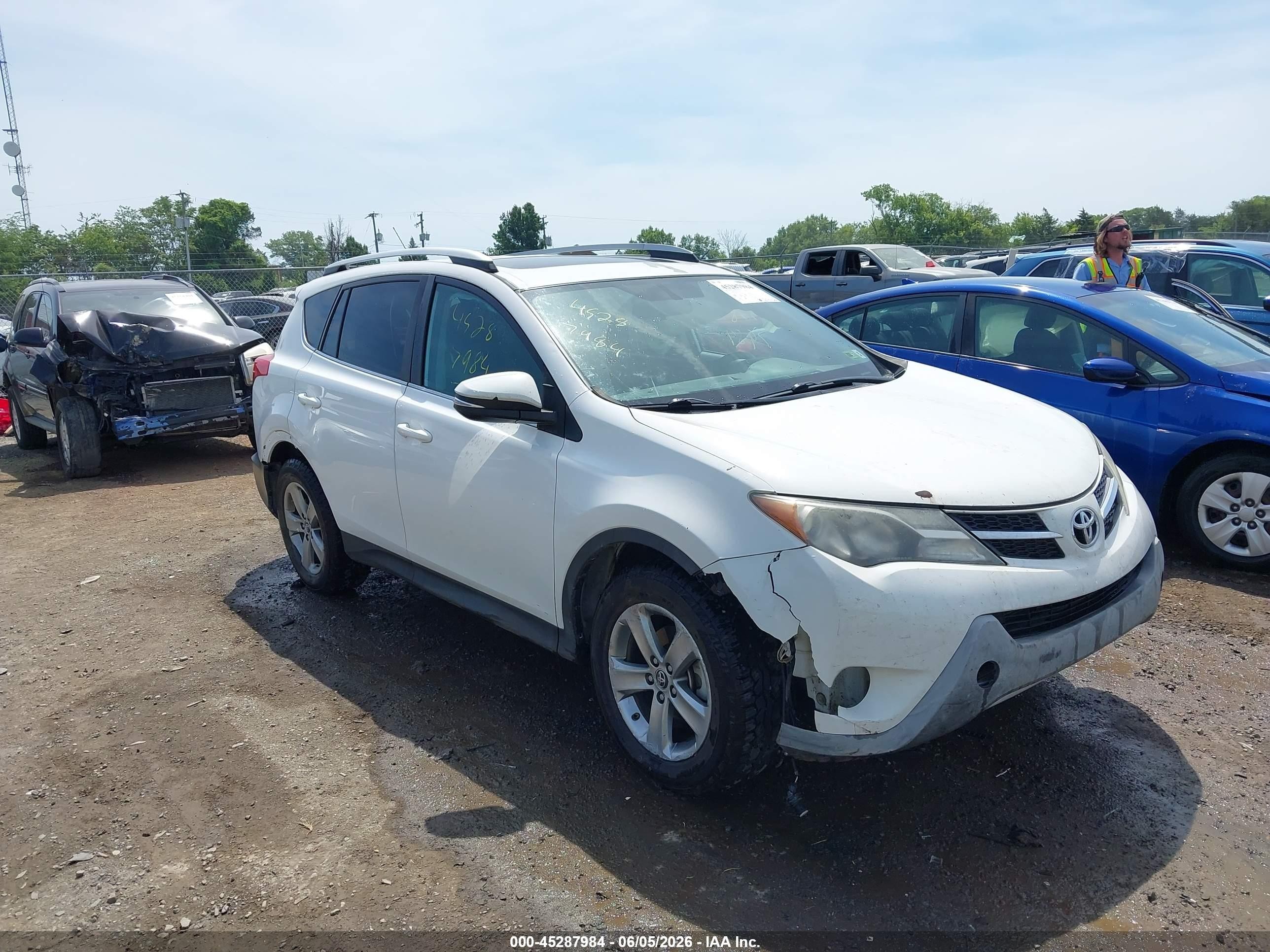 2015 Toyota Rav4 Xle White vin: 2T3RFREV6FW300354