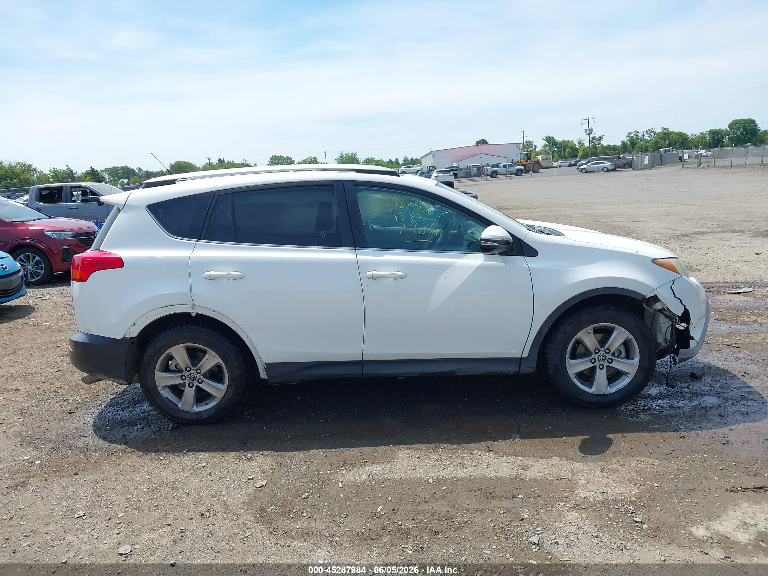 2015 Toyota Rav4 Xle White vin: 2T3RFREV6FW300354