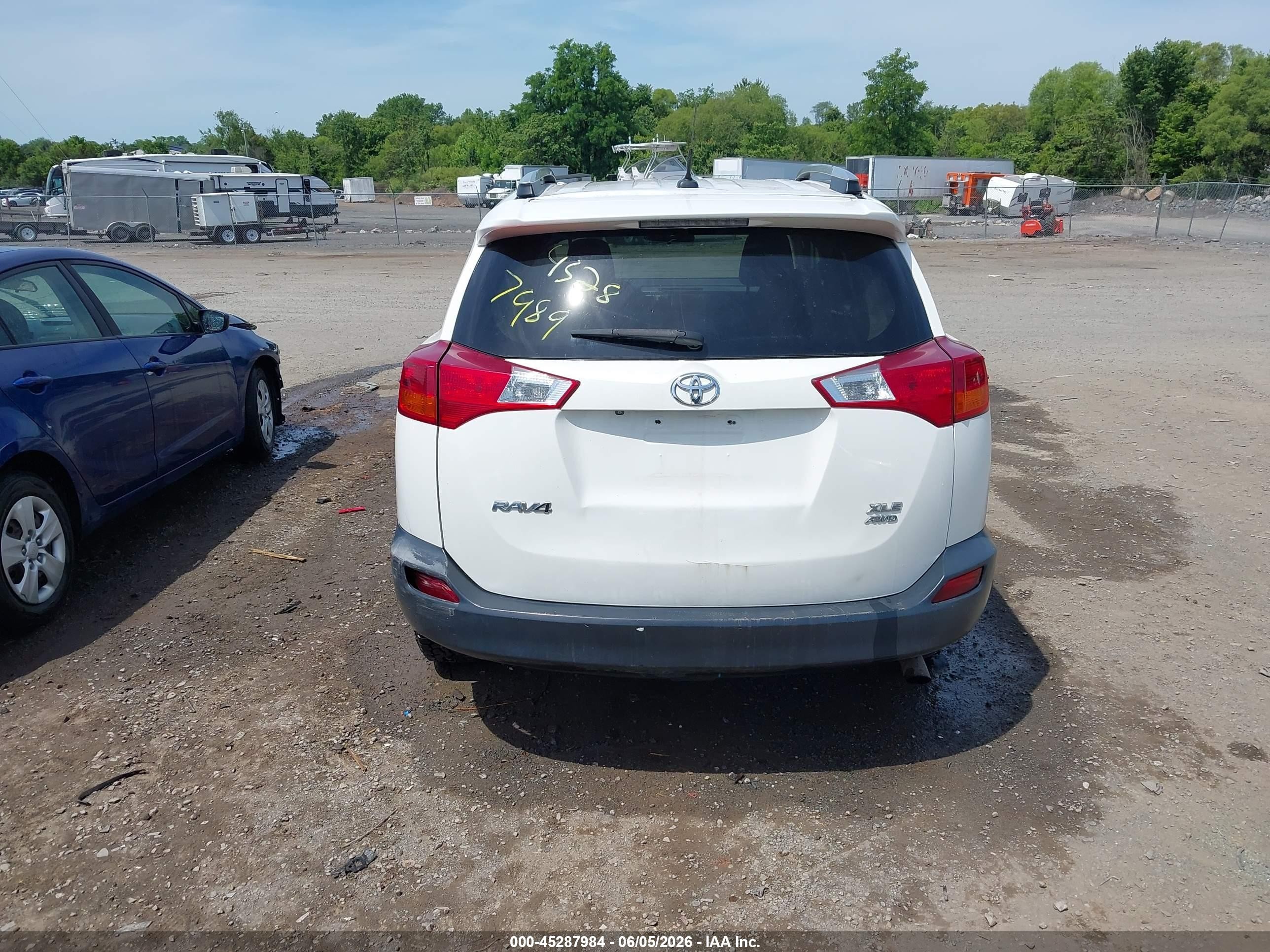 2015 Toyota Rav4 Xle White vin: 2T3RFREV6FW300354