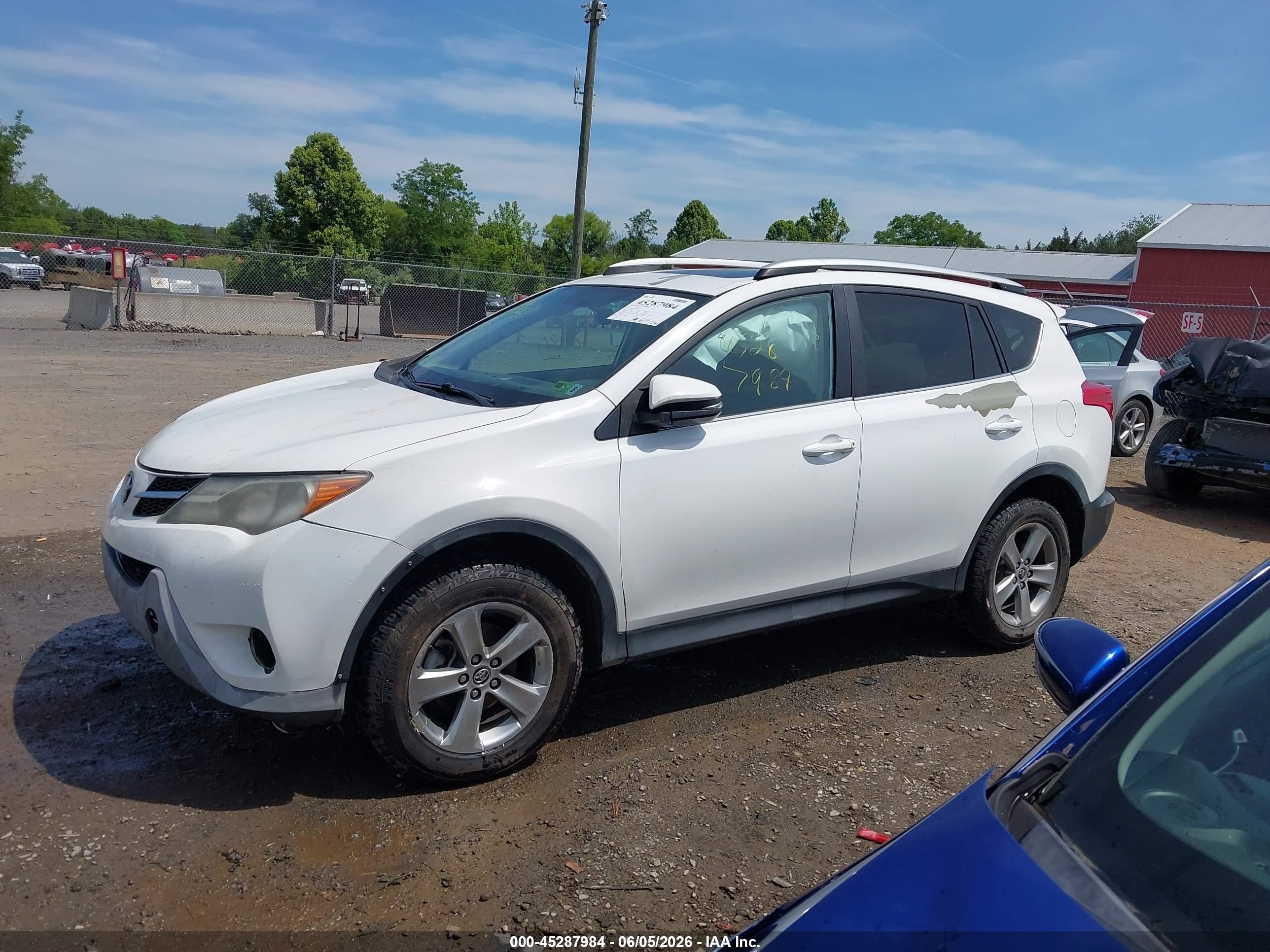 2015 Toyota Rav4 Xle White vin: 2T3RFREV6FW300354