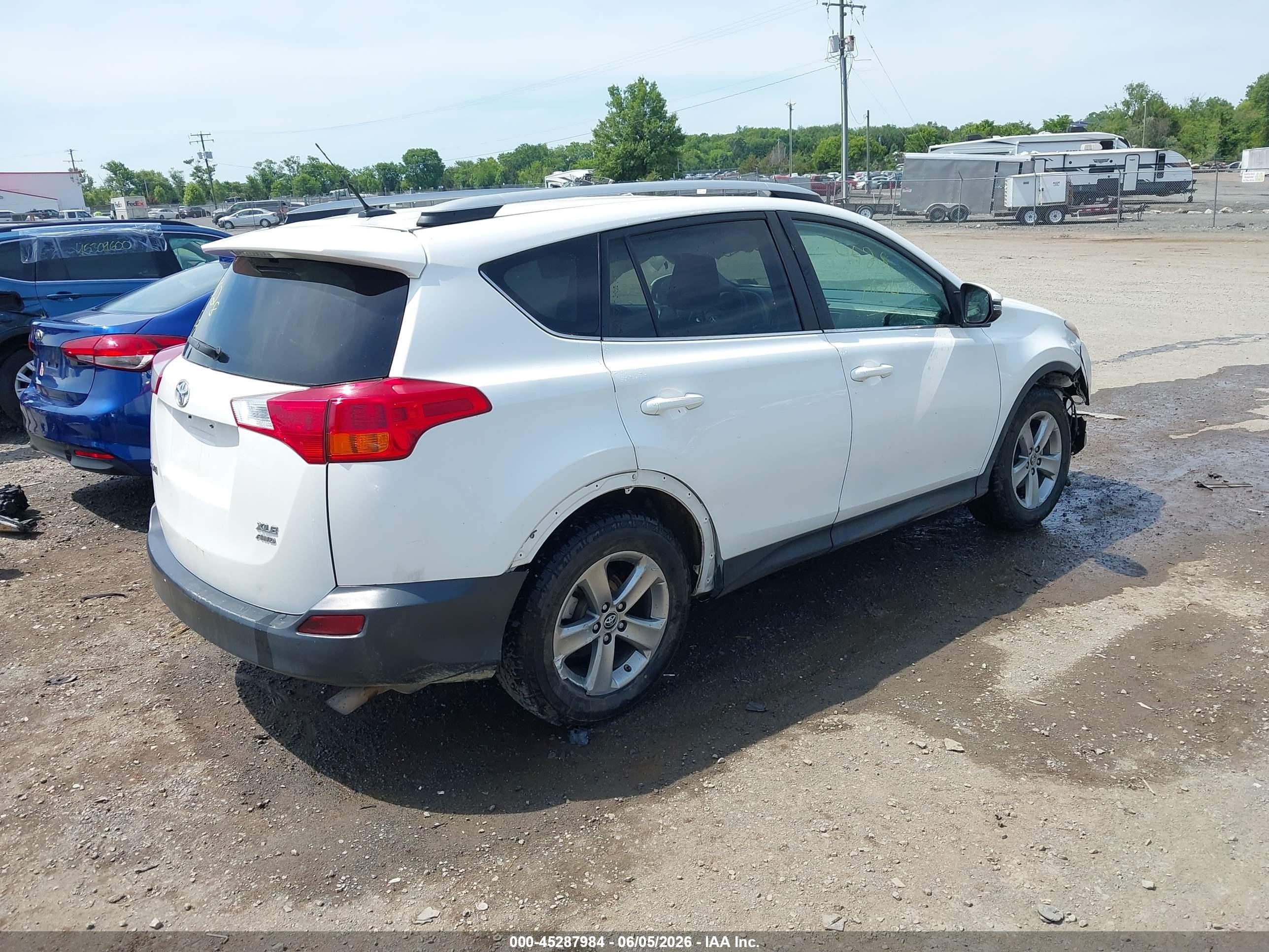 2015 Toyota Rav4 Xle White vin: 2T3RFREV6FW300354