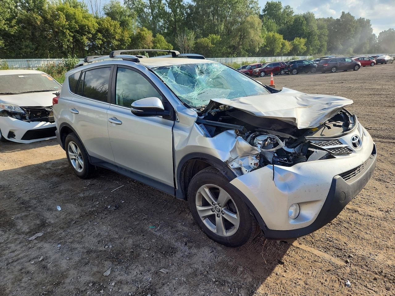 2015 Toyota Rav4 Xle Серебряный vin: 2T3RFREV6FW324475