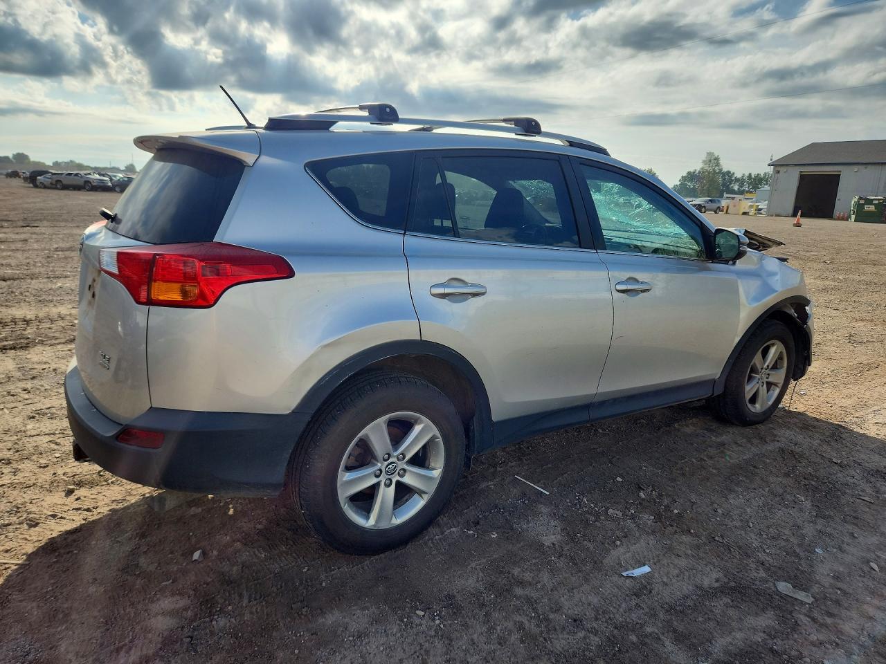 2015 Toyota Rav4 Xle Серебряный vin: 2T3RFREV6FW324475