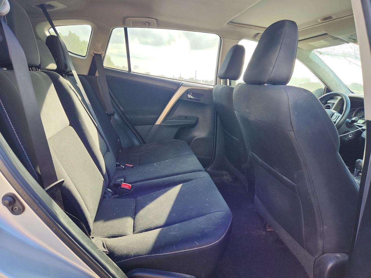 2015 Toyota Rav4 Xle Серебряный vin: 2T3RFREV6FW324475