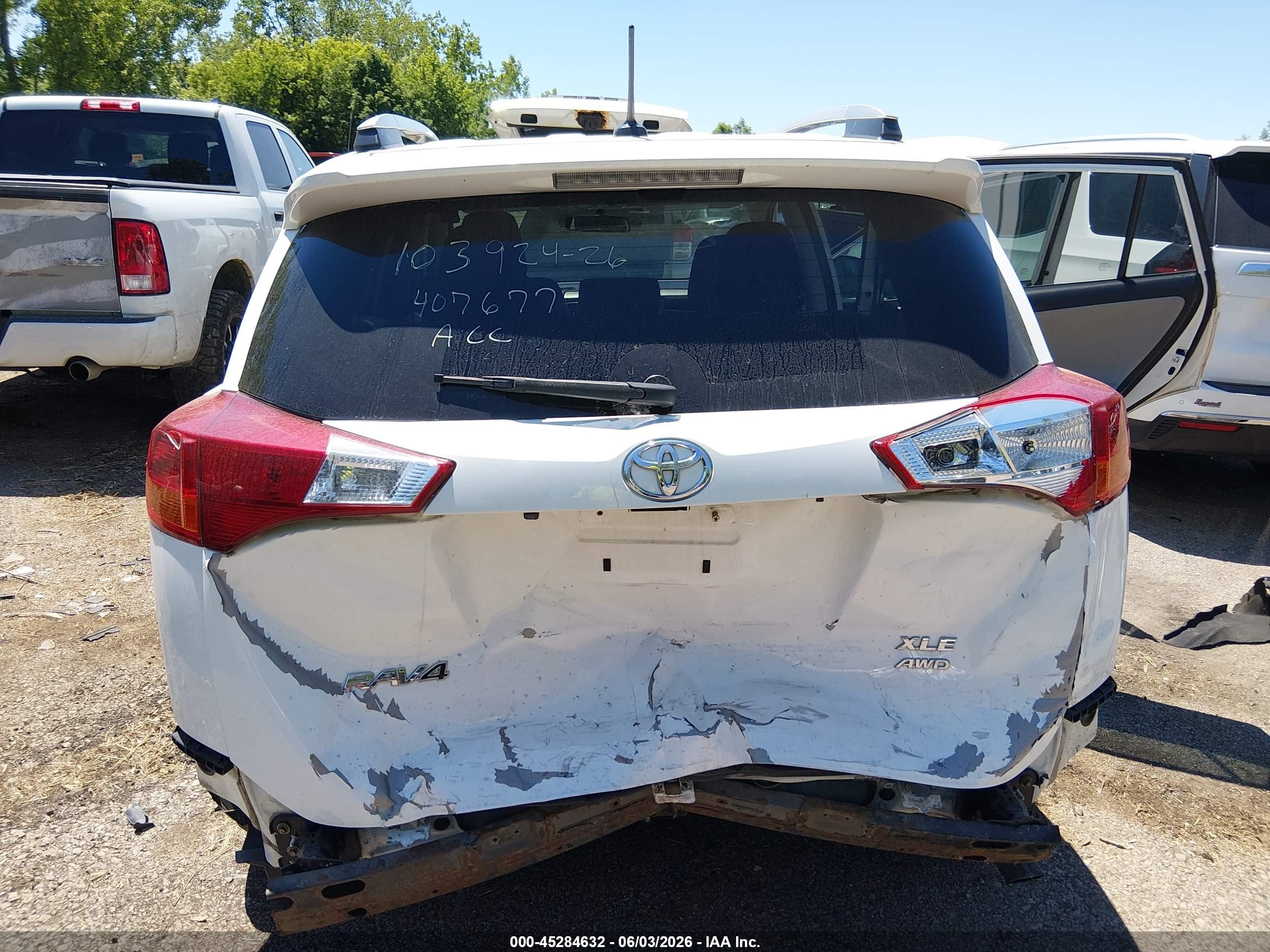 2015 Toyota Rav4 Xle White vin: 2T3RFREV6FW407677