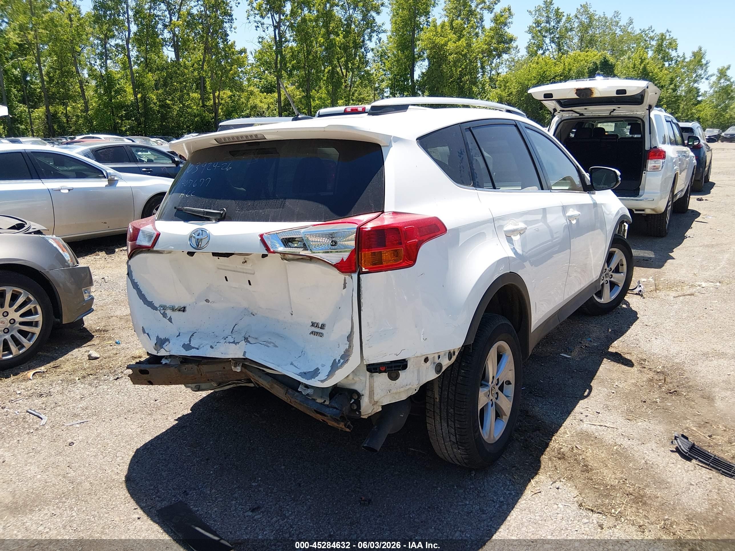 2015 Toyota Rav4 Xle White vin: 2T3RFREV6FW407677