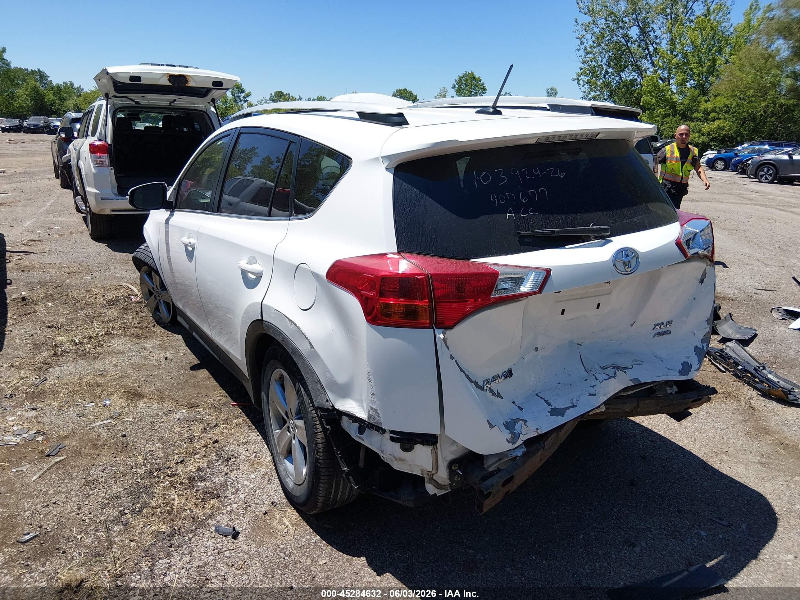 2015 Toyota Rav4 Xle White vin: 2T3RFREV6FW407677
