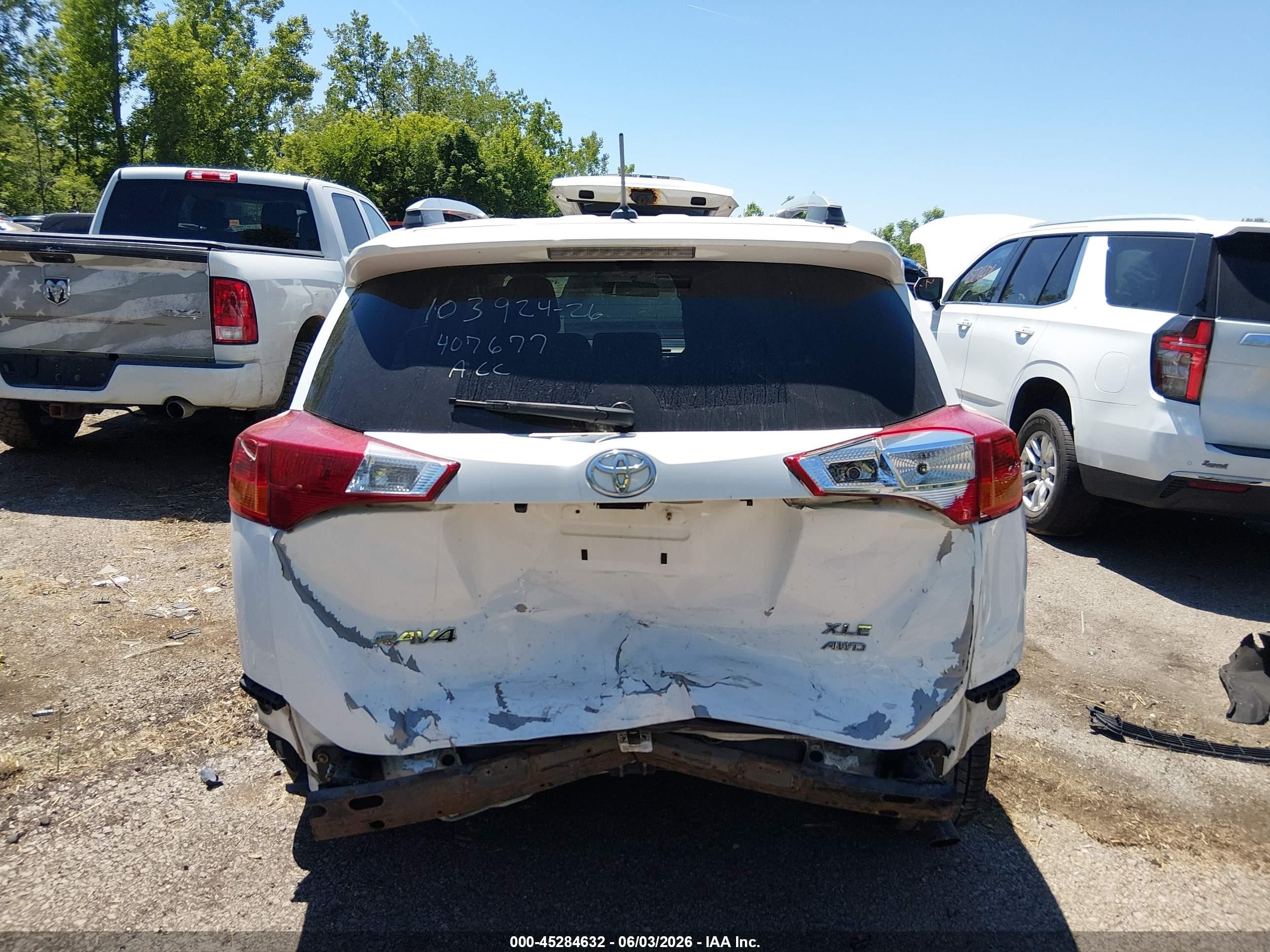 2015 Toyota Rav4 Xle White vin: 2T3RFREV6FW407677