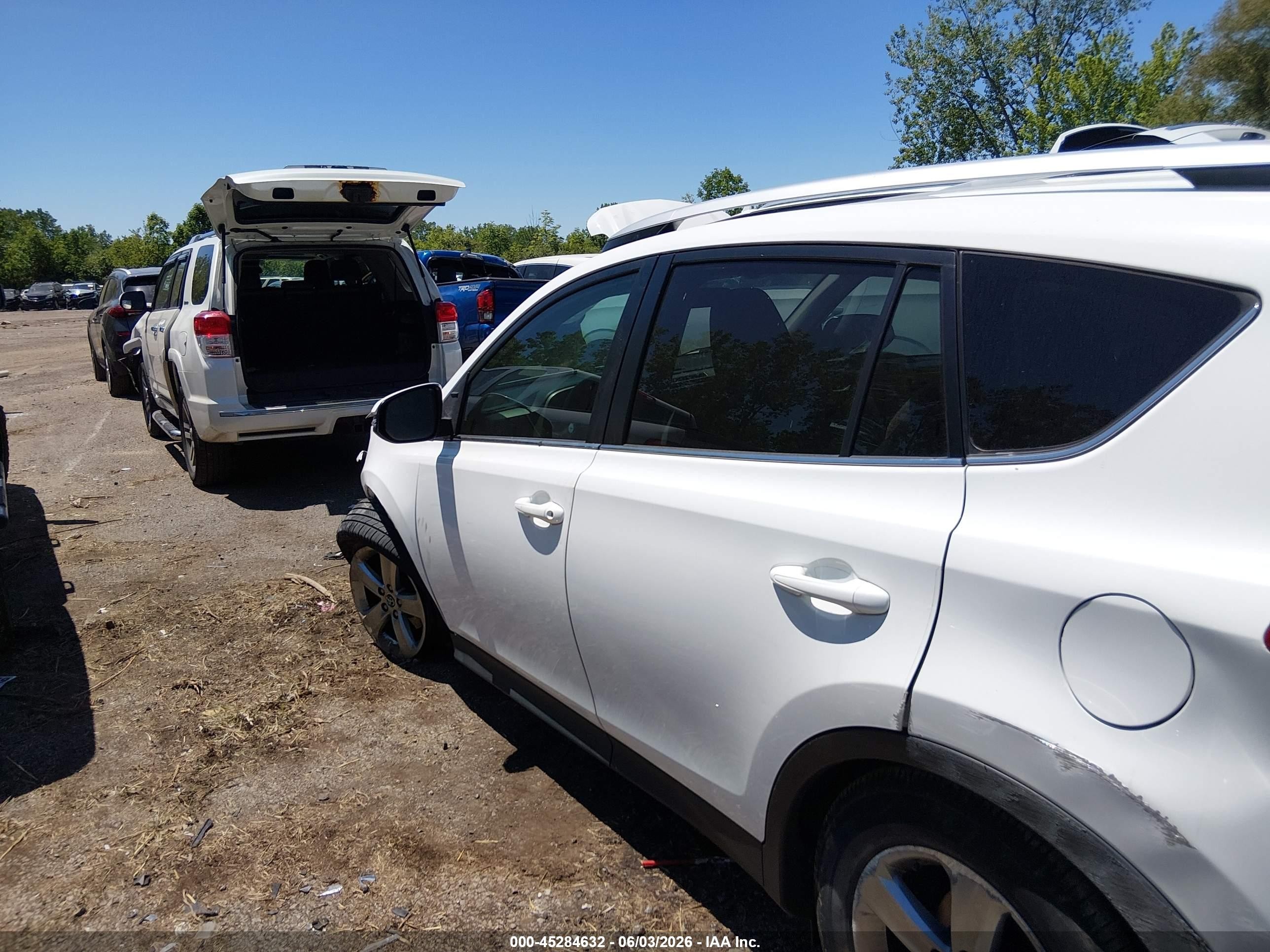 2015 Toyota Rav4 Xle White vin: 2T3RFREV6FW407677