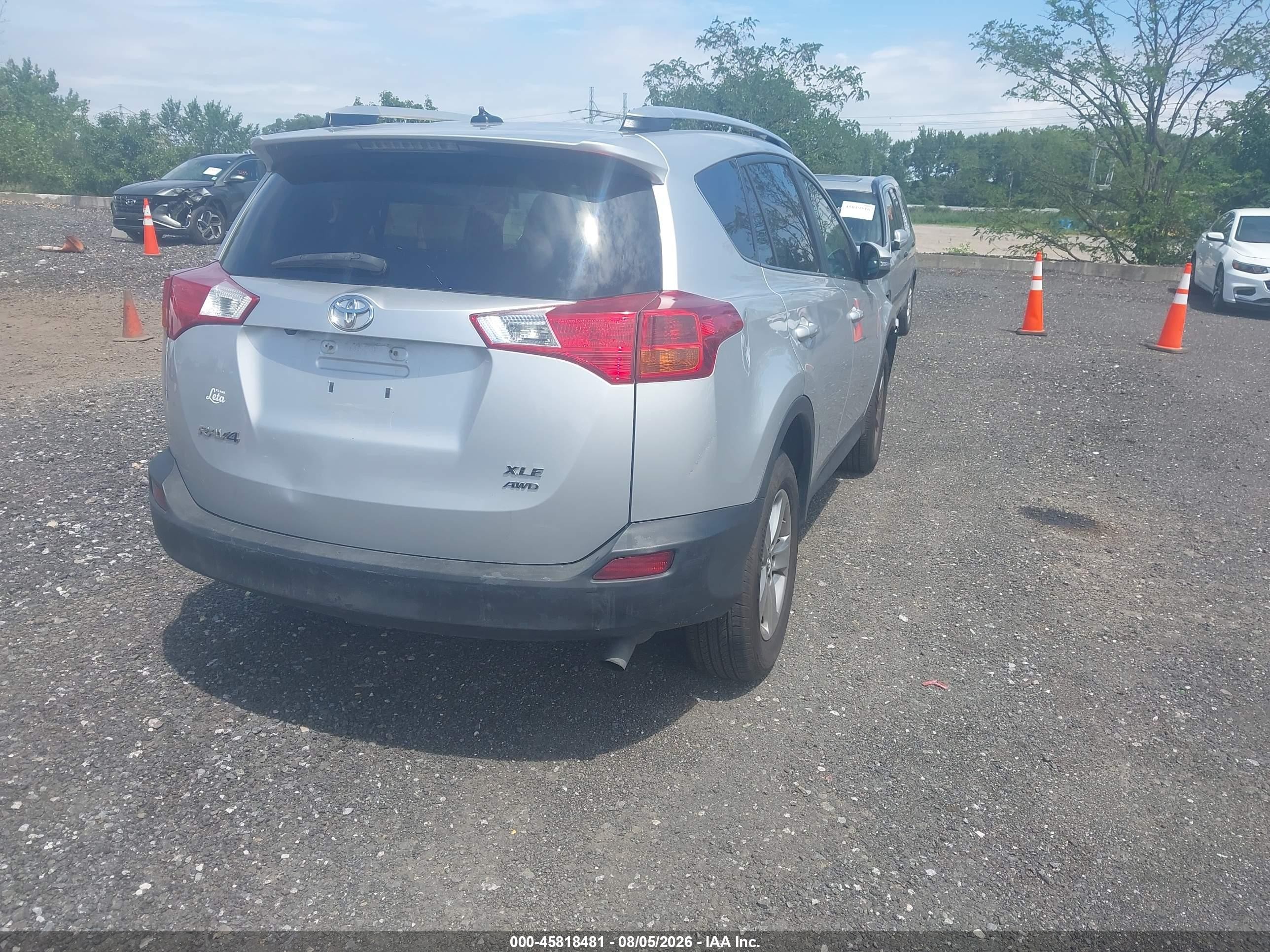 2015 Toyota Rav4 Xle Silver vin: 2T3RFREV7FW386211