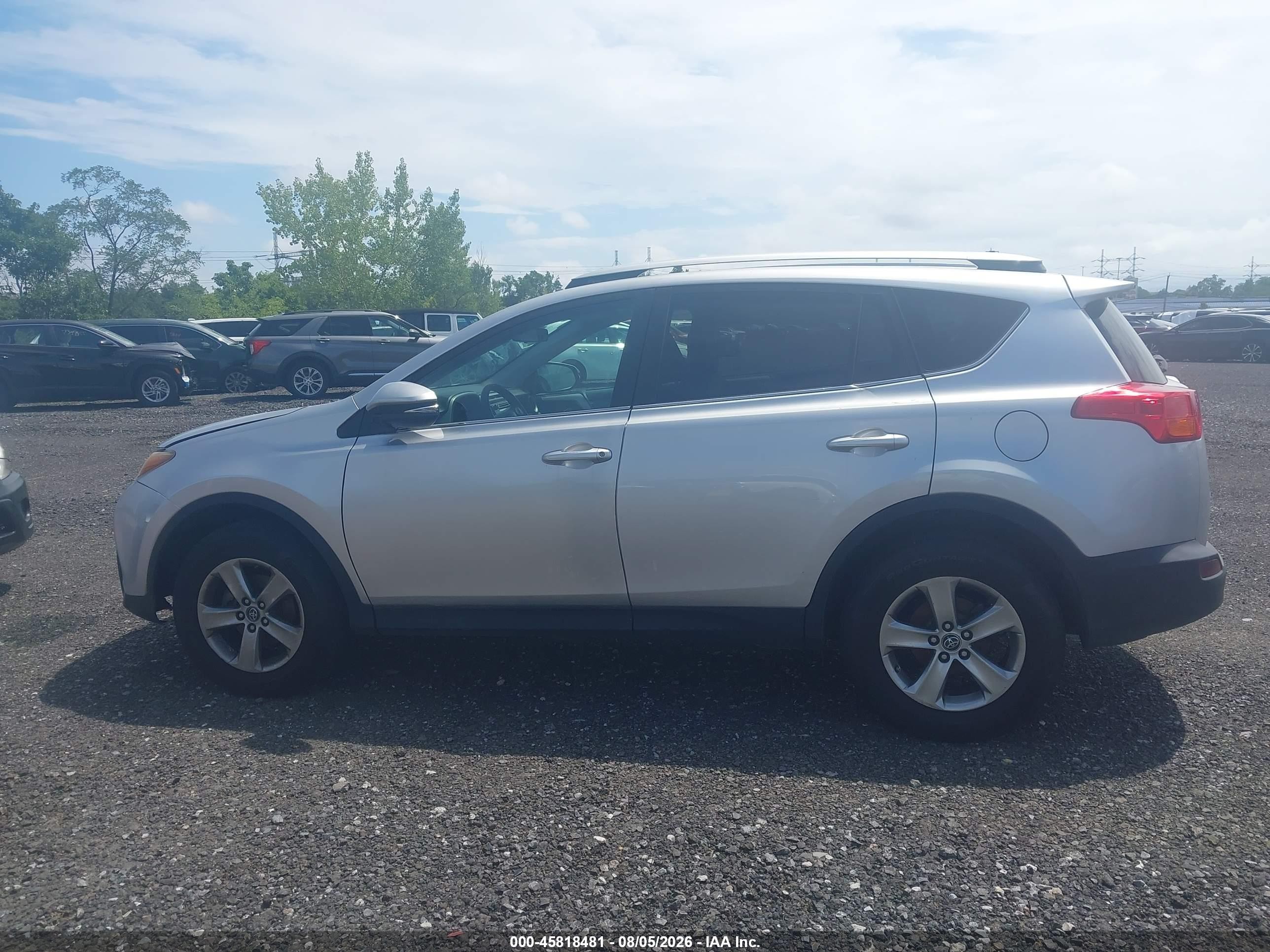 2015 Toyota Rav4 Xle Silver vin: 2T3RFREV7FW386211