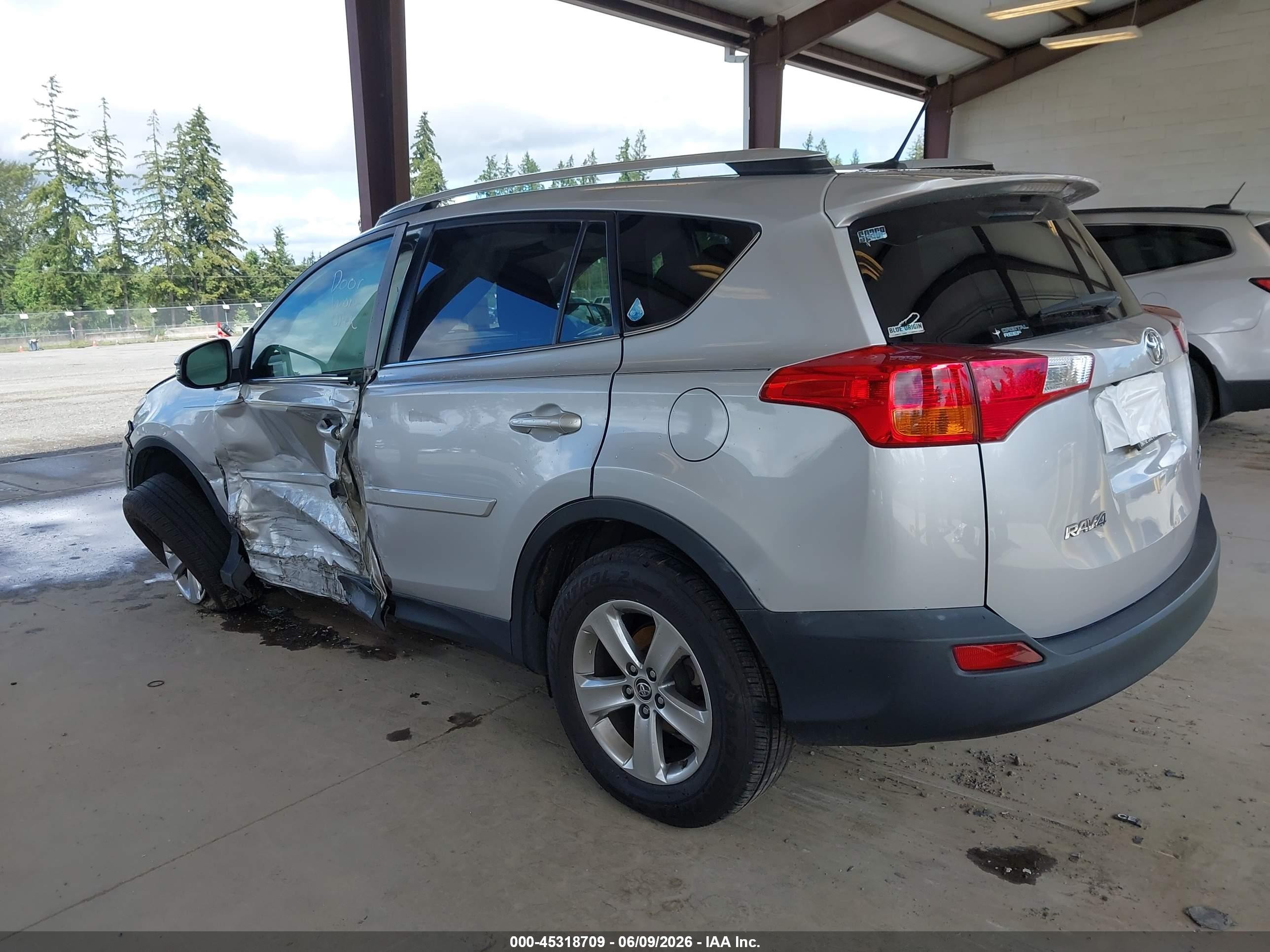 2015 Toyota Rav4 Xle Silver vin: 2T3RFREV7FW401659
