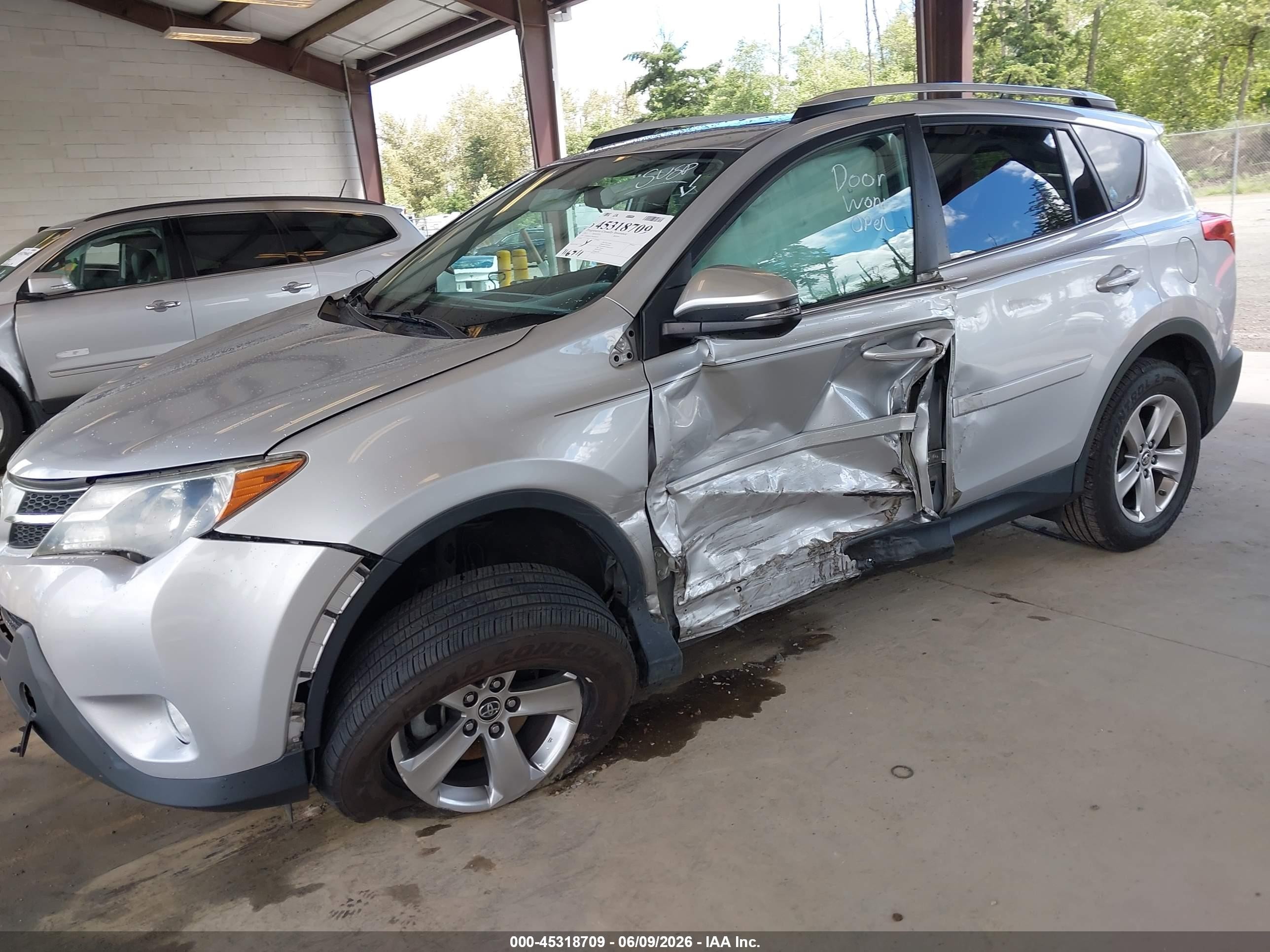 2015 Toyota Rav4 Xle Silver vin: 2T3RFREV7FW401659