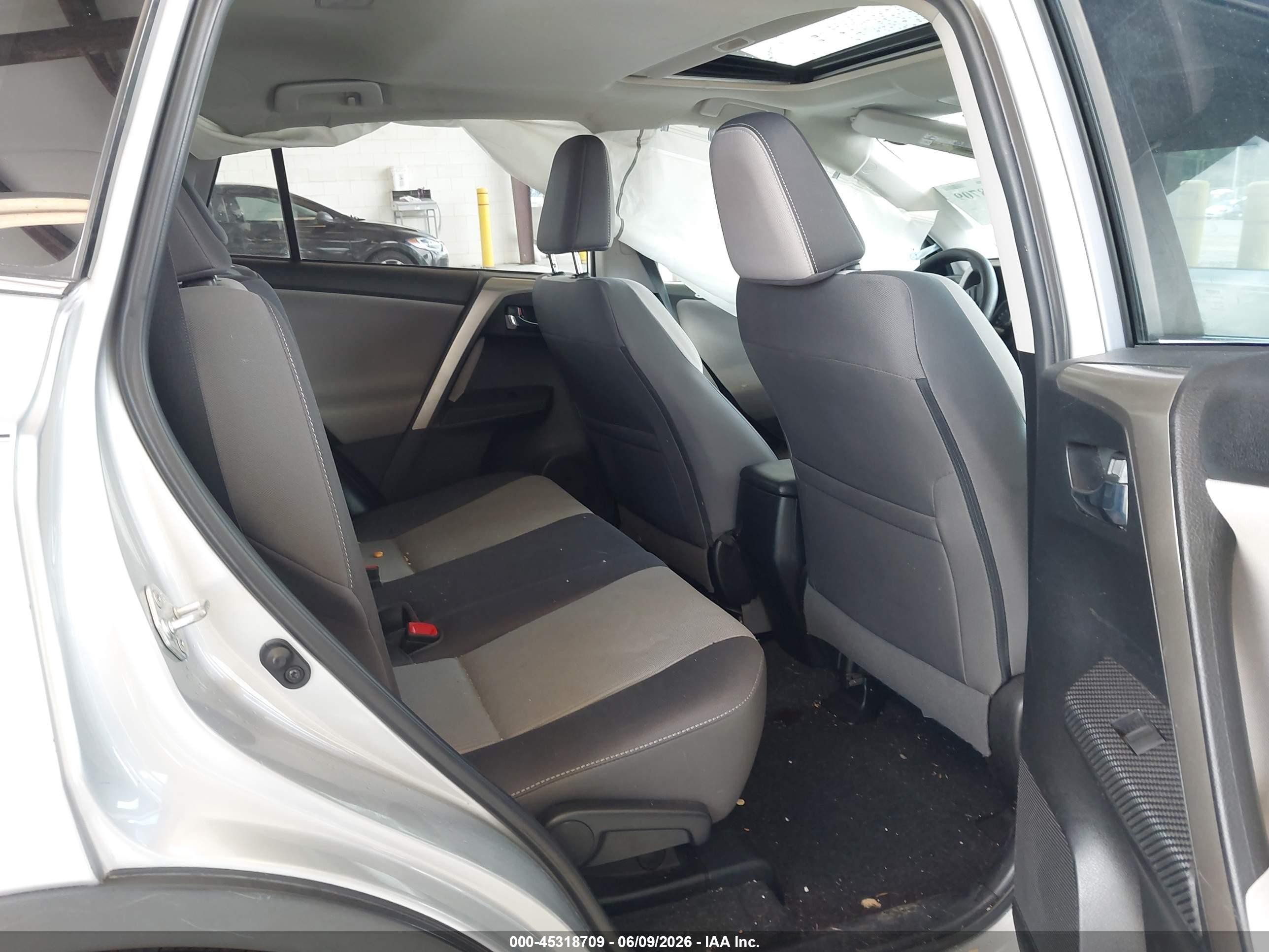 2015 Toyota Rav4 Xle Silver vin: 2T3RFREV7FW401659