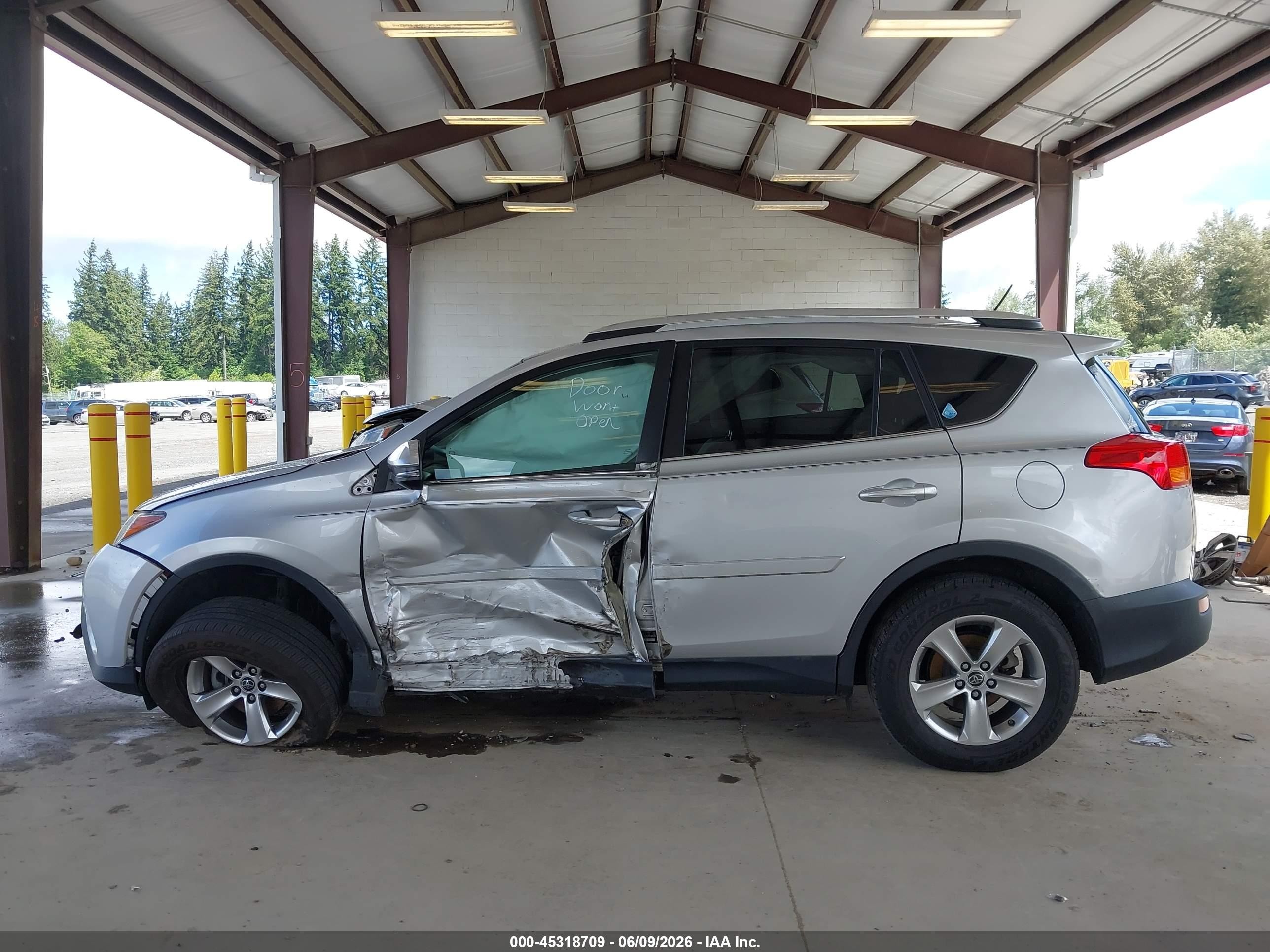 2015 Toyota Rav4 Xle Silver vin: 2T3RFREV7FW401659