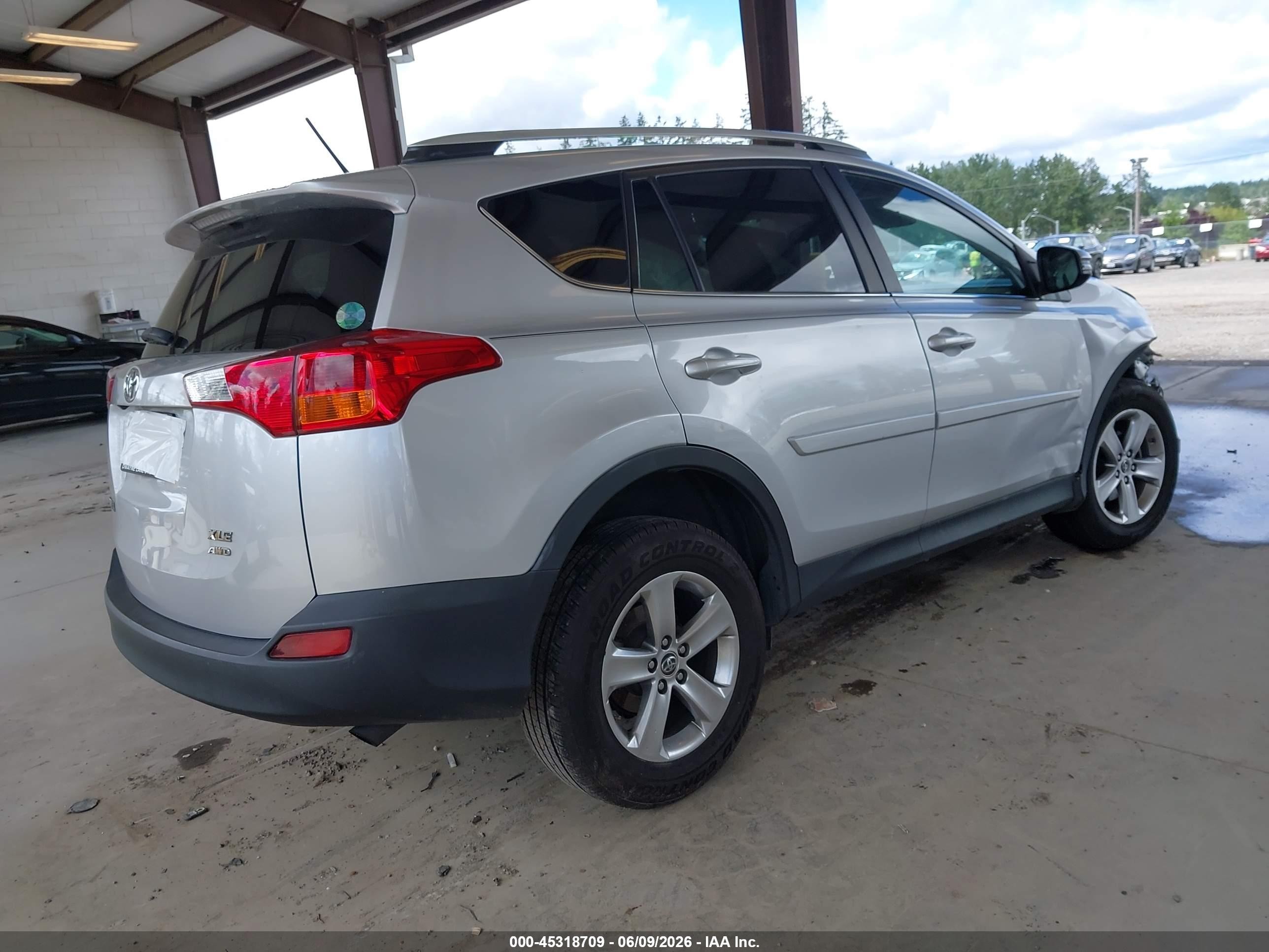 2015 Toyota Rav4 Xle Silver vin: 2T3RFREV7FW401659