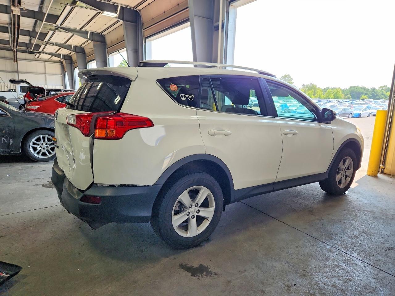2013 Toyota Rav4 Xle White vin: 2T3RFREV8DW041203