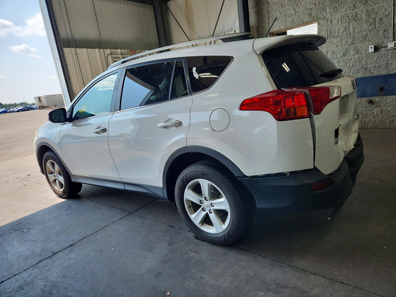 2013 Toyota Rav4 Xle White vin: 2T3RFREV8DW041203