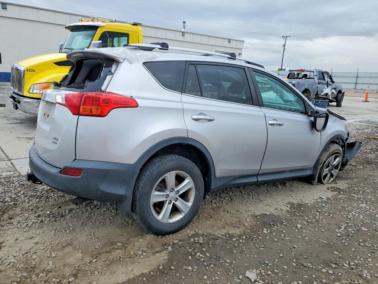 2014 Toyota Rav4 Xle Silver vin: 2T3RFREV8EW181155