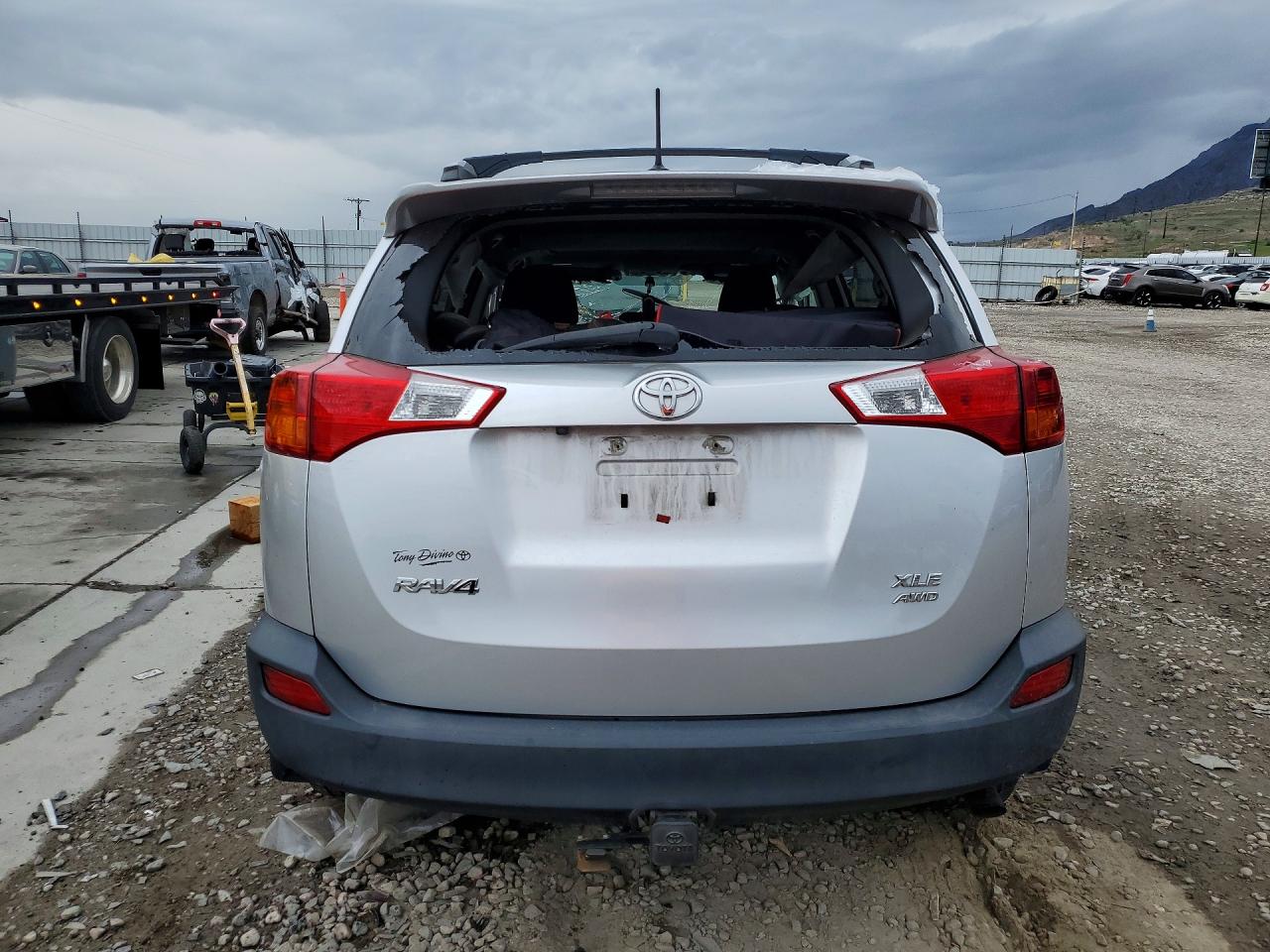 2014 Toyota Rav4 Xle Silver vin: 2T3RFREV8EW181155