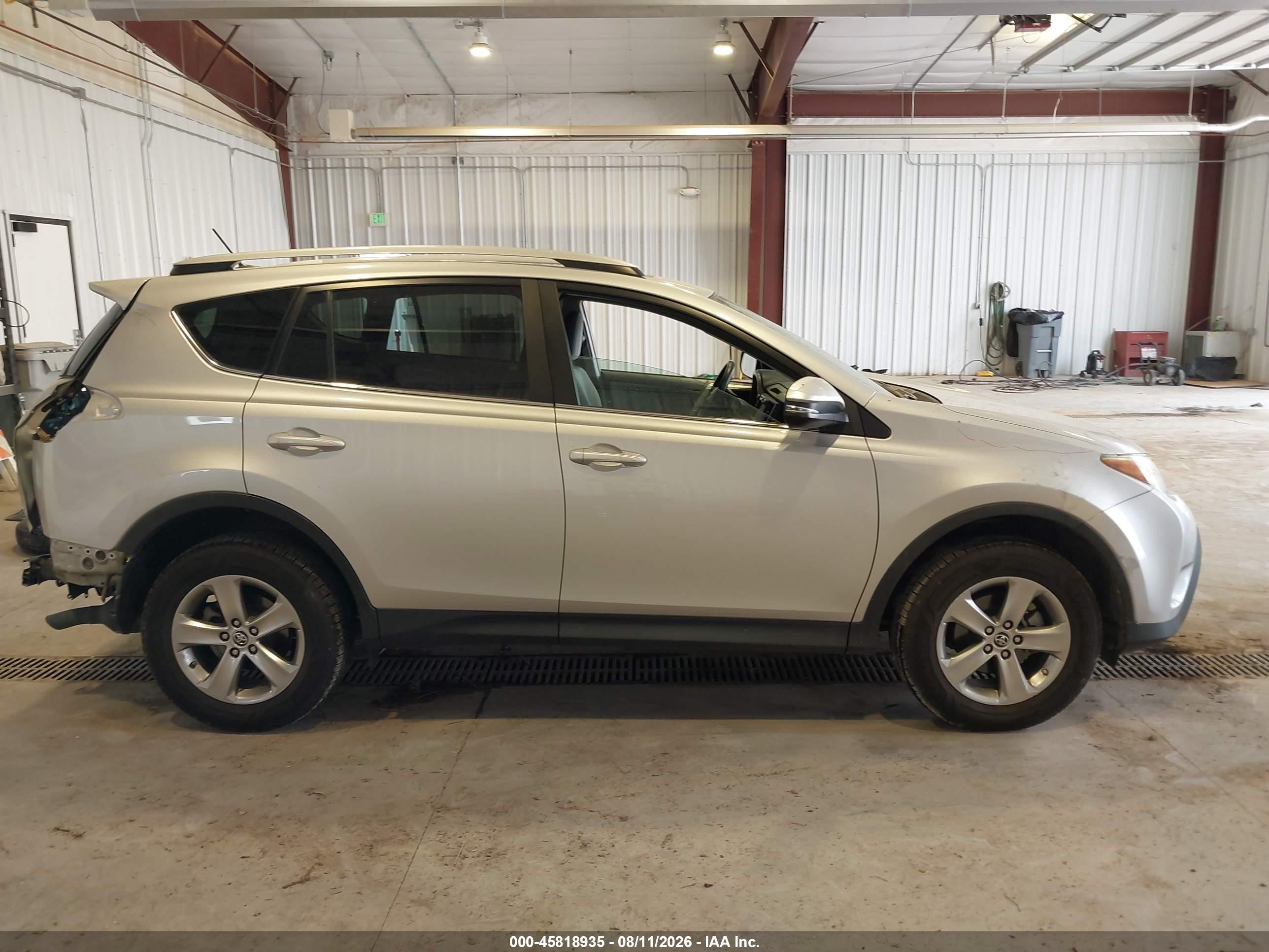 2015 Toyota Rav4 Xle Silver vin: 2T3RFREV8FW327300