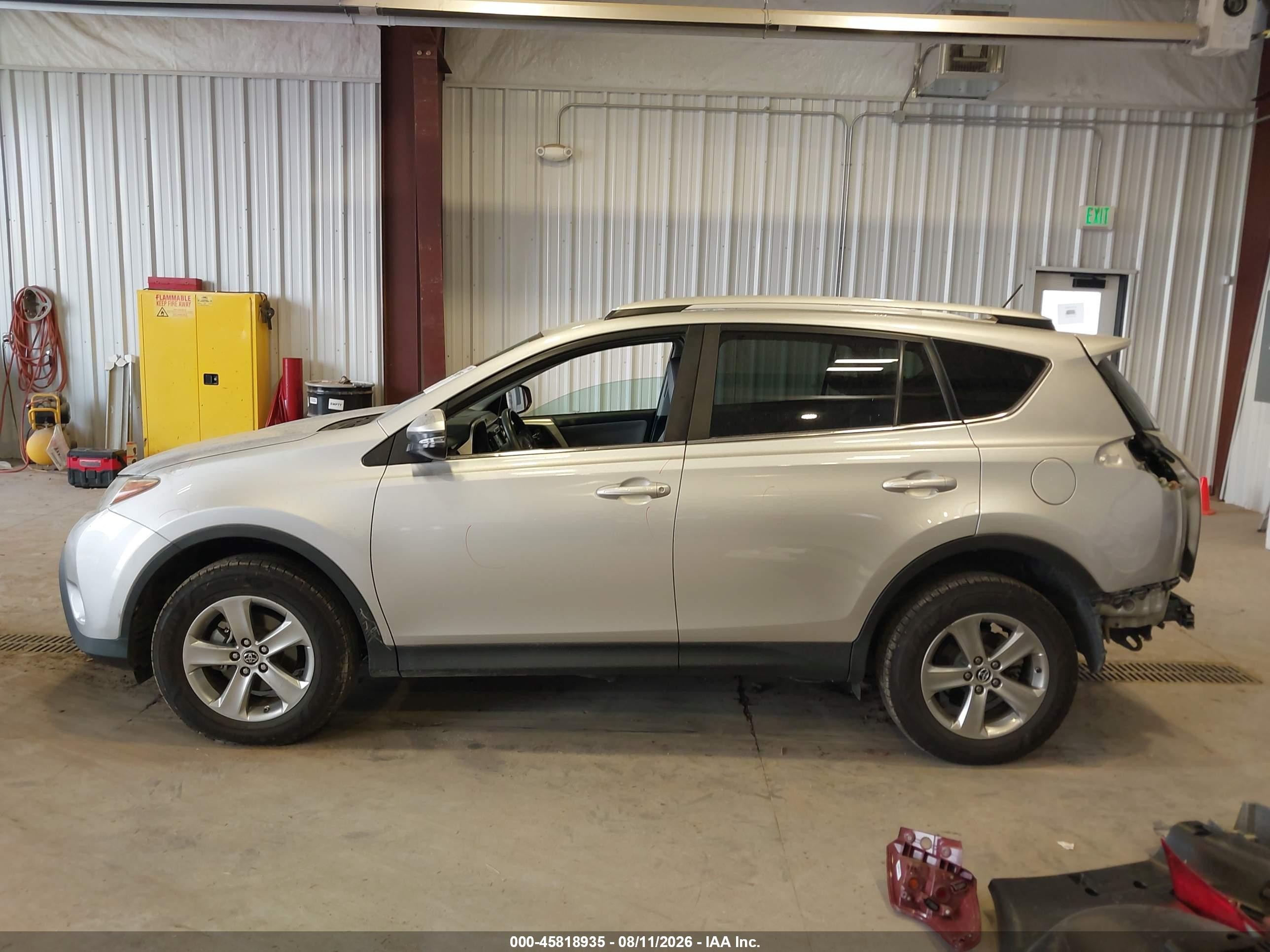 2015 Toyota Rav4 Xle Silver vin: 2T3RFREV8FW327300