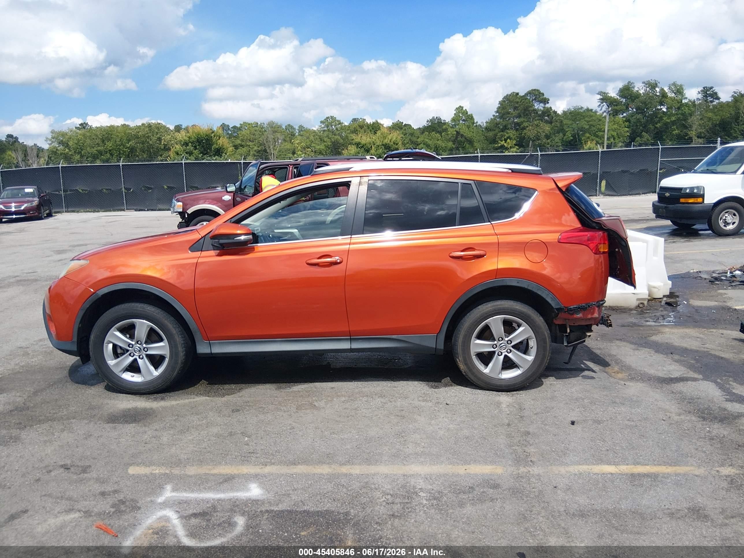 2015 Toyota Rav4 Xle Orange vin: 2T3RFREV8FW330990