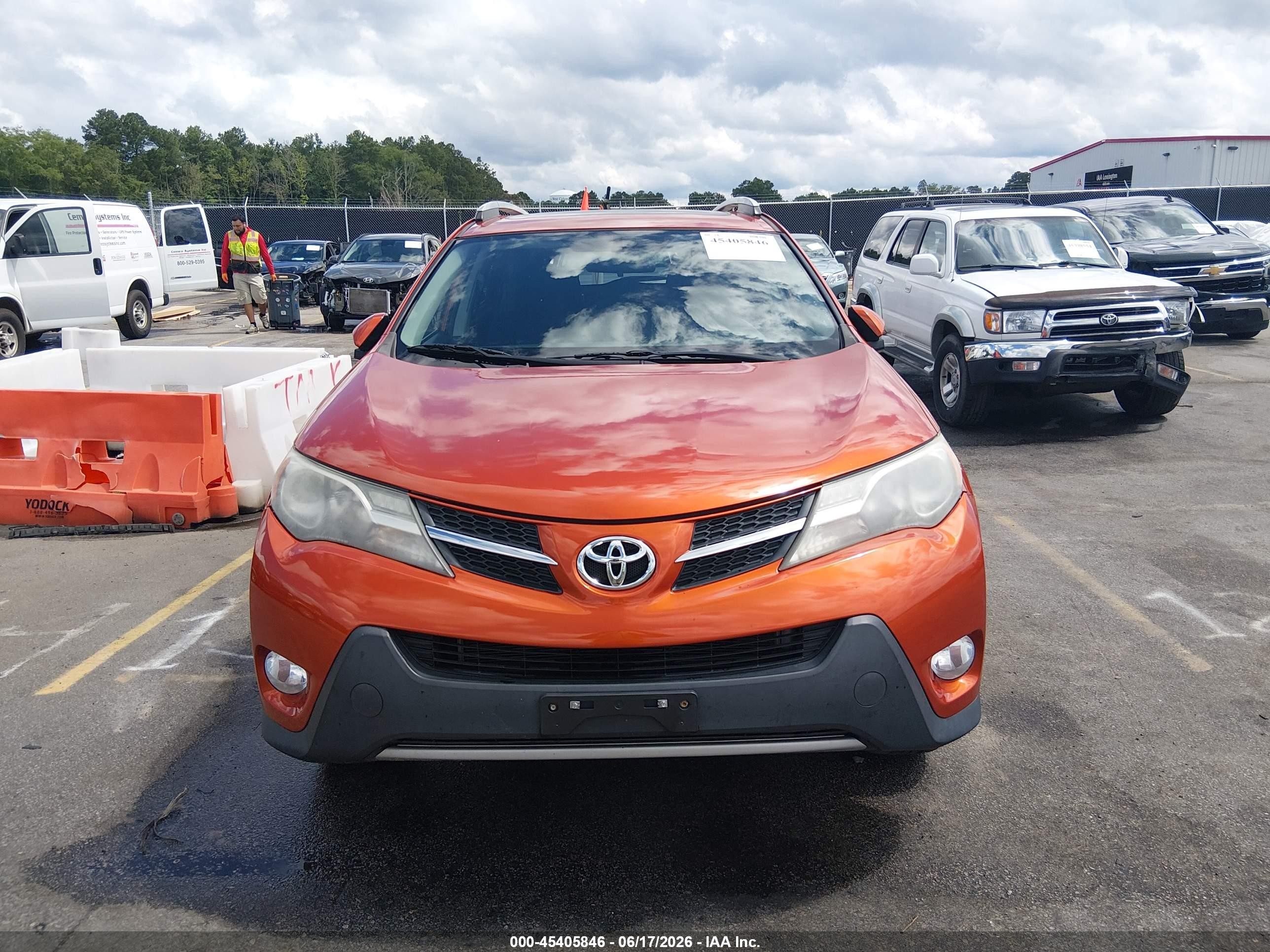 2015 Toyota Rav4 Xle Orange vin: 2T3RFREV8FW330990