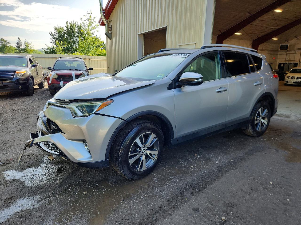 2016 Toyota Rav4 Xle Silver vin: 2T3RFREV8GW435630