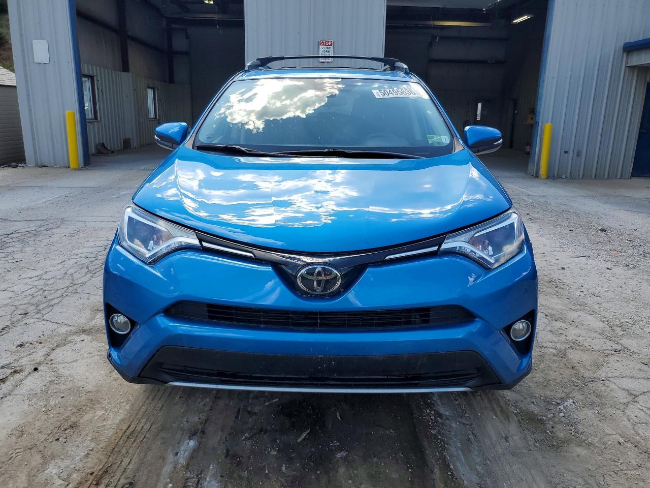 2018 Toyota Rav4 Xle Синий vin: 2T3RFREV8JW745994