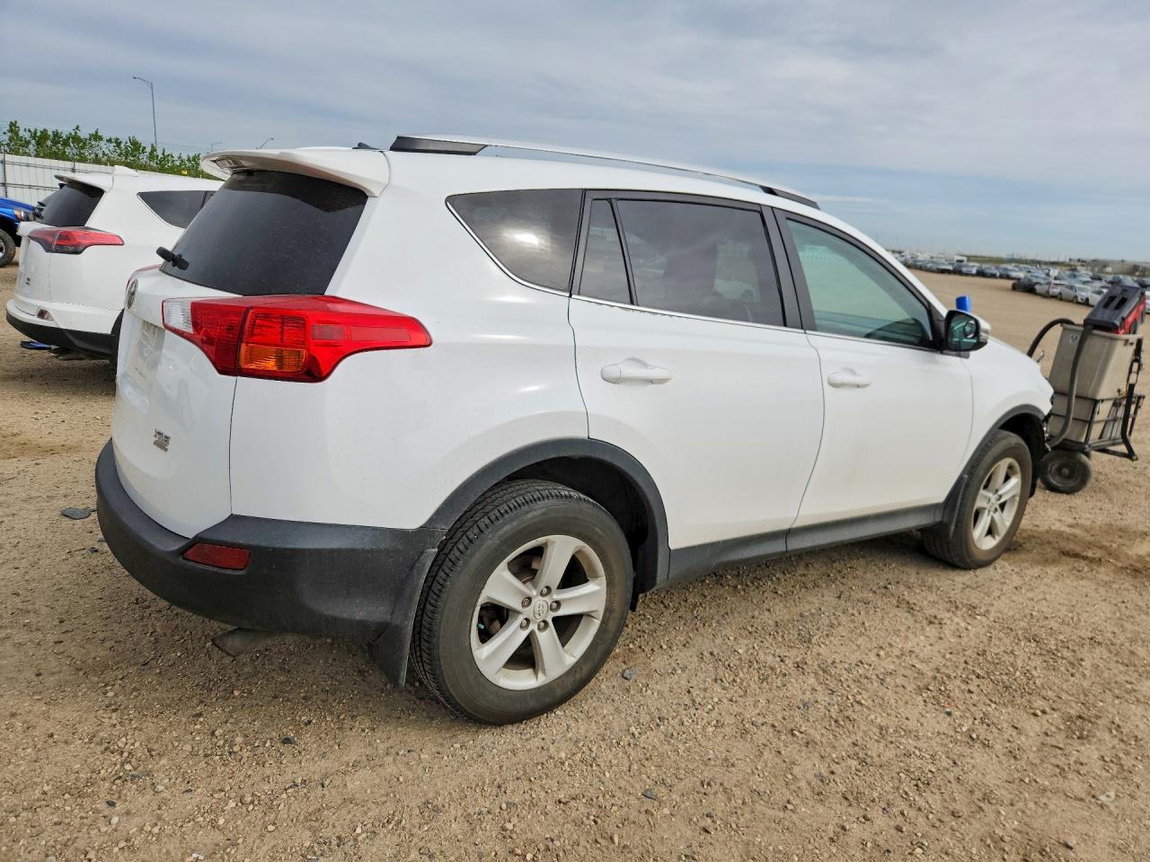 2014 Toyota Rav4 Xle White vin: 2T3RFREV9EW129677