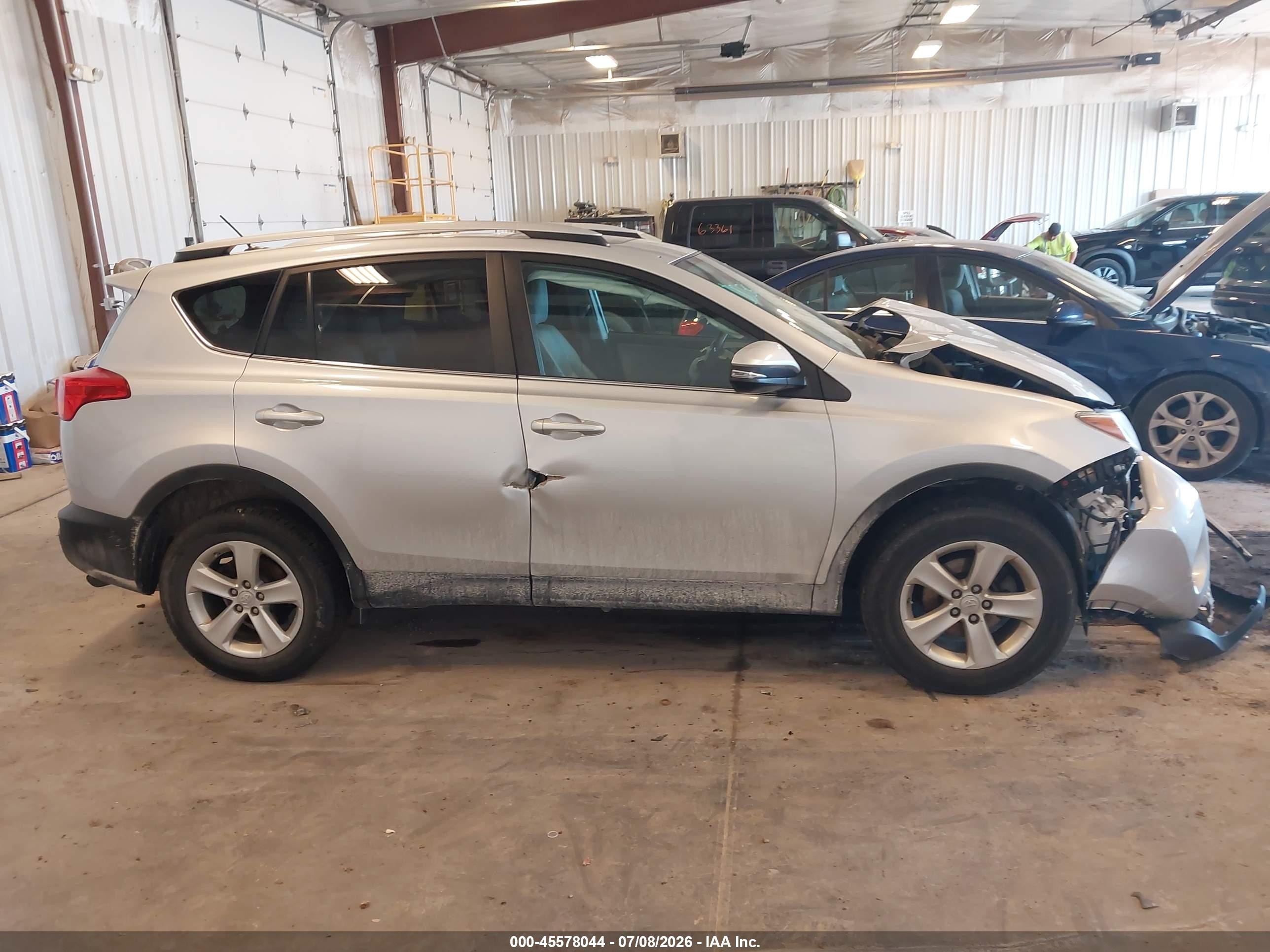 2014 Toyota Rav4 Xle Silver vin: 2T3RFREV9EW137102
