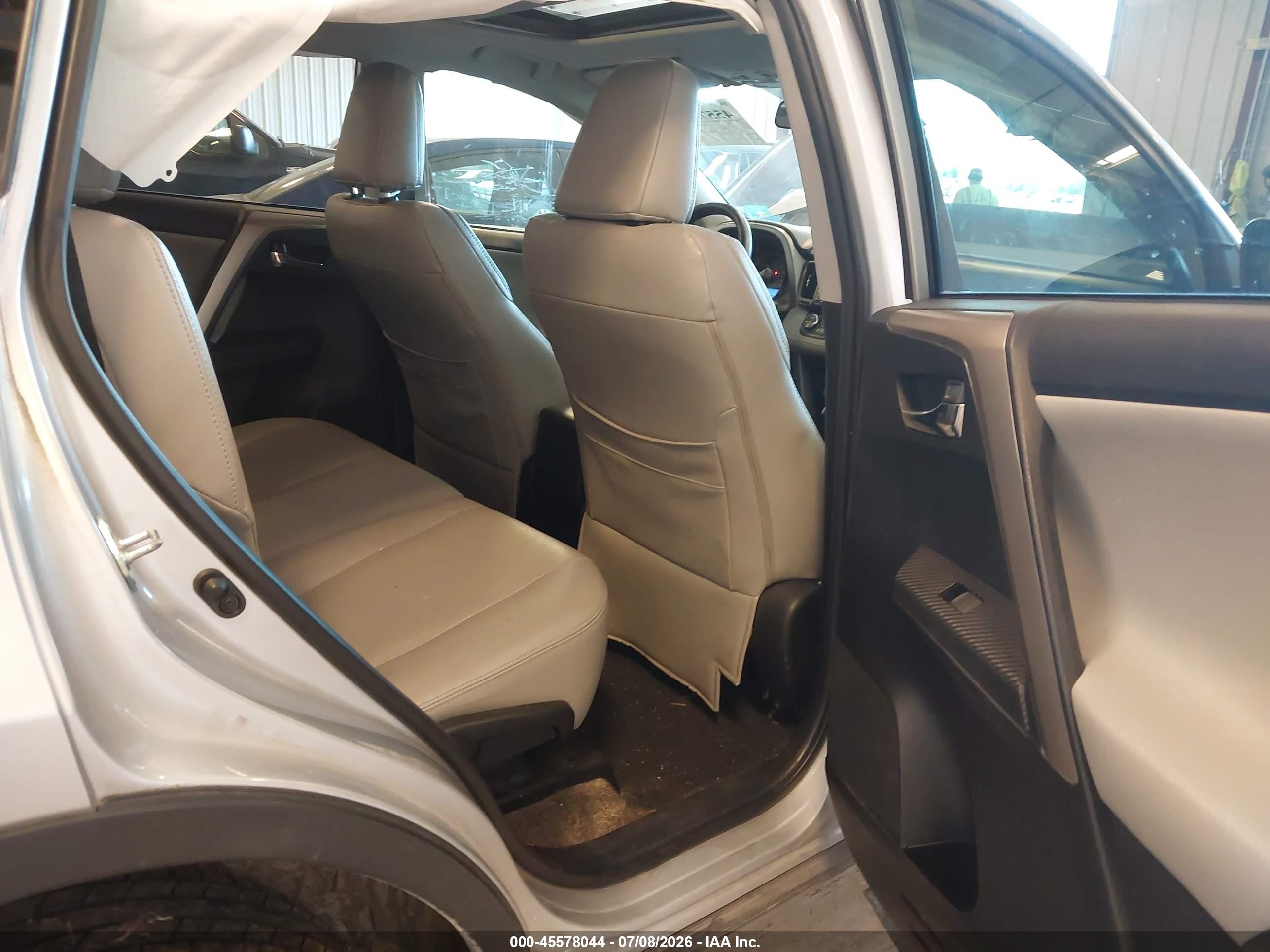 2014 Toyota Rav4 Xle Silver vin: 2T3RFREV9EW137102
