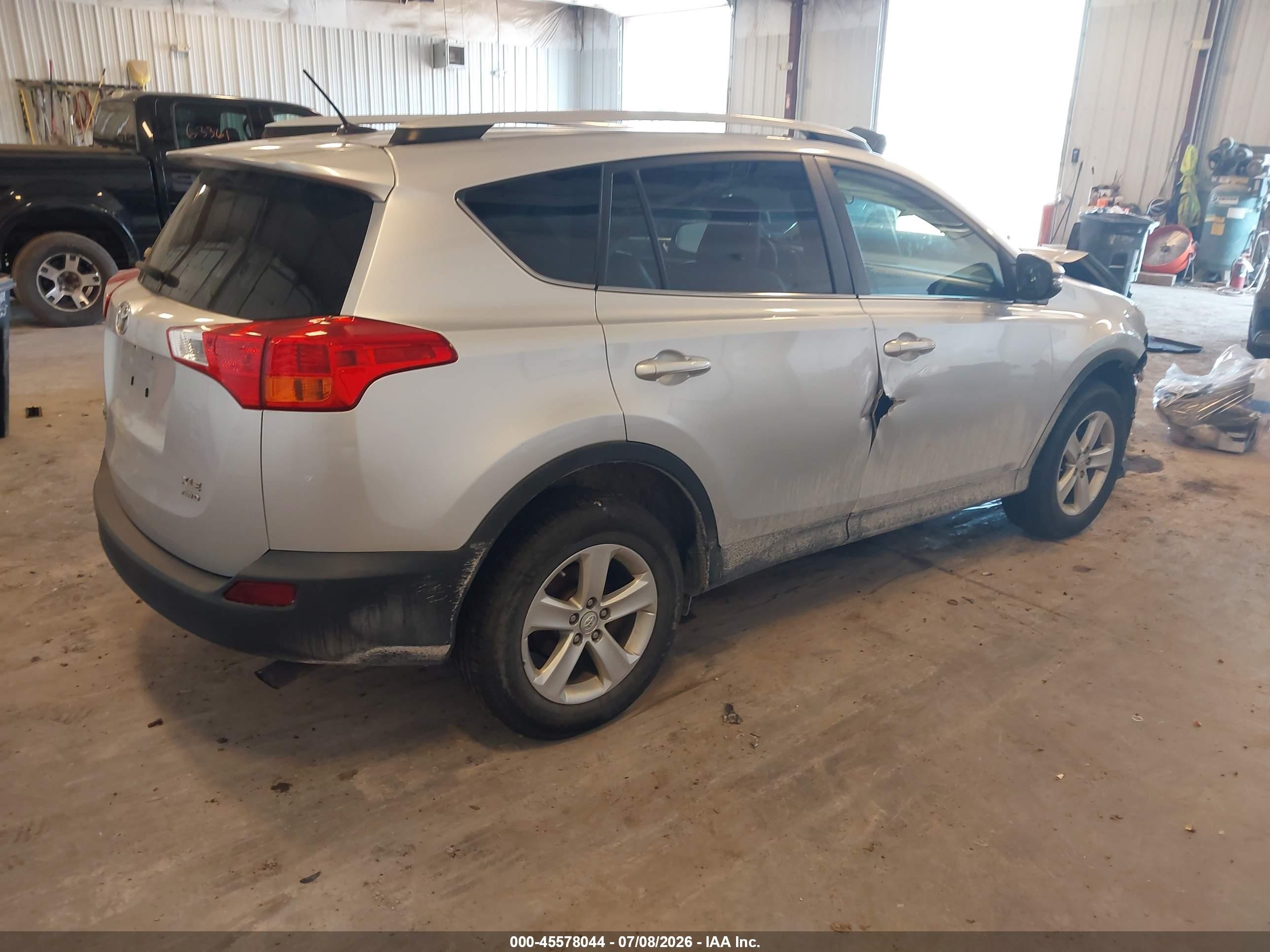 2014 Toyota Rav4 Xle Silver vin: 2T3RFREV9EW137102