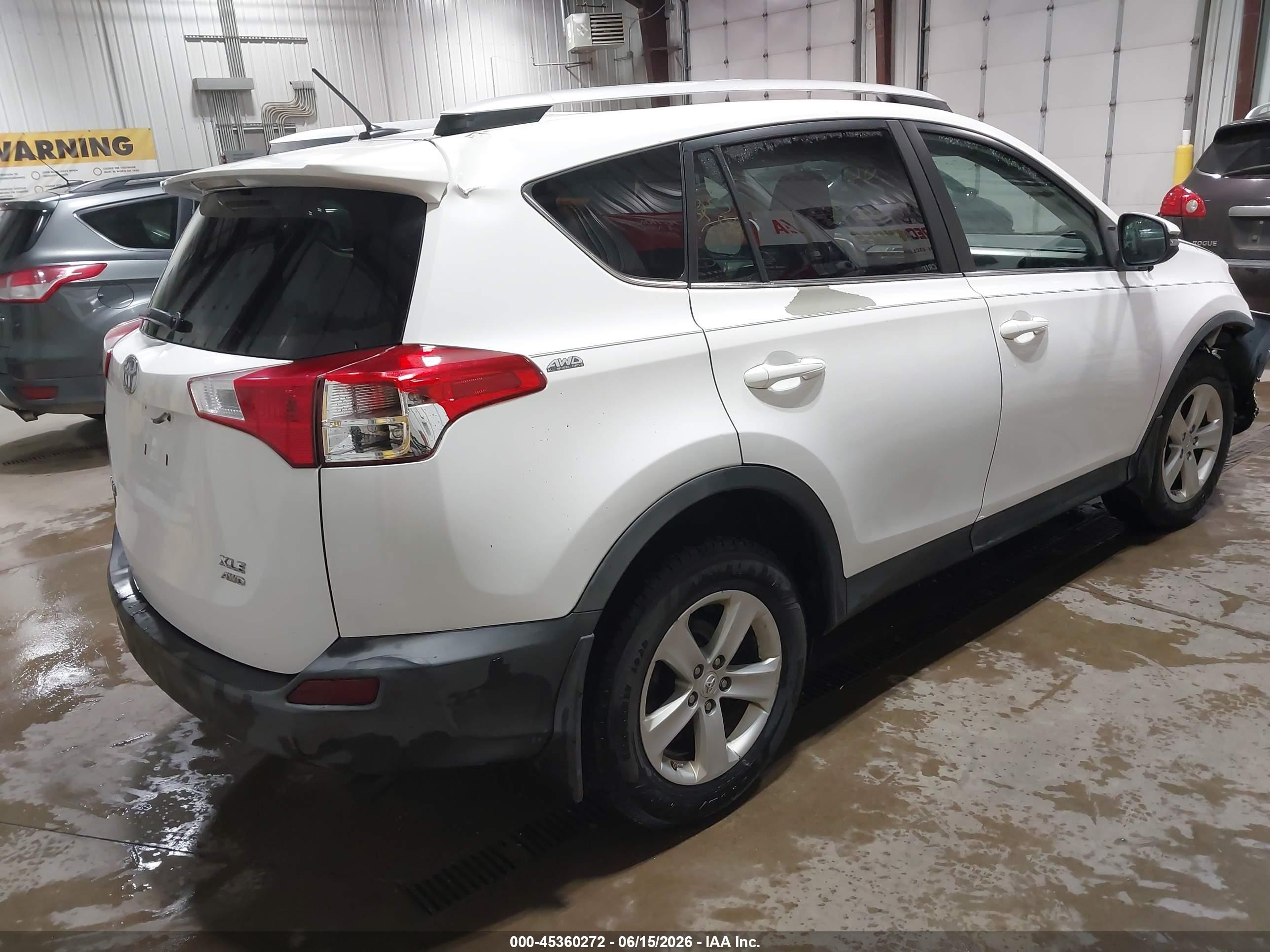 2014 Toyota Rav4 Xle Белый vin: 2T3RFREV9EW225048