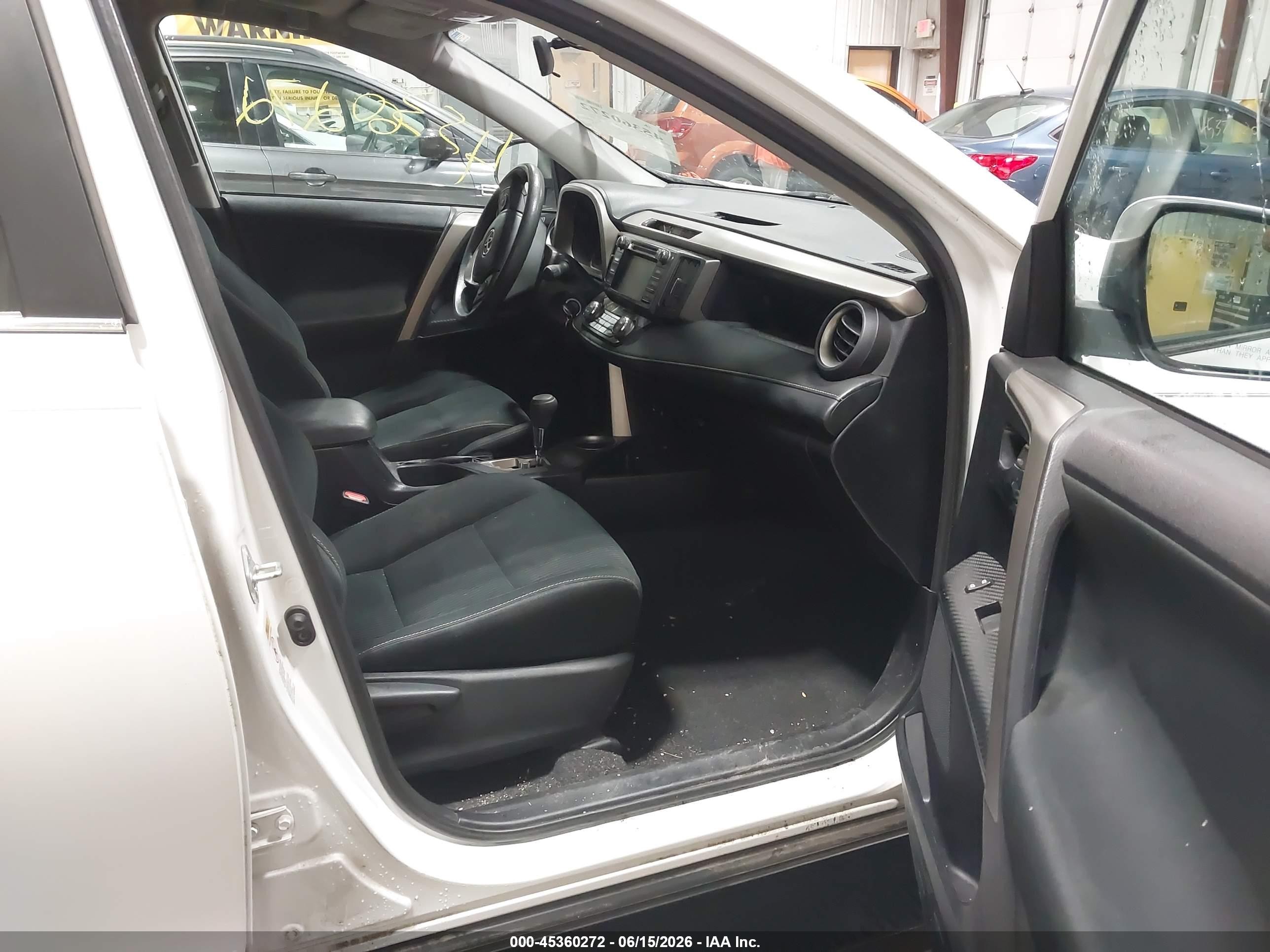 2014 Toyota Rav4 Xle Белый vin: 2T3RFREV9EW225048