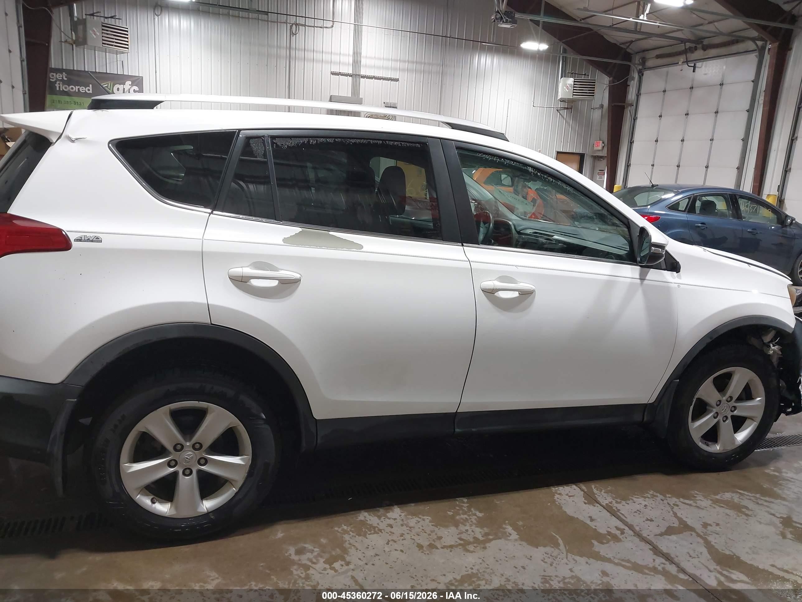 2014 Toyota Rav4 Xle Белый vin: 2T3RFREV9EW225048