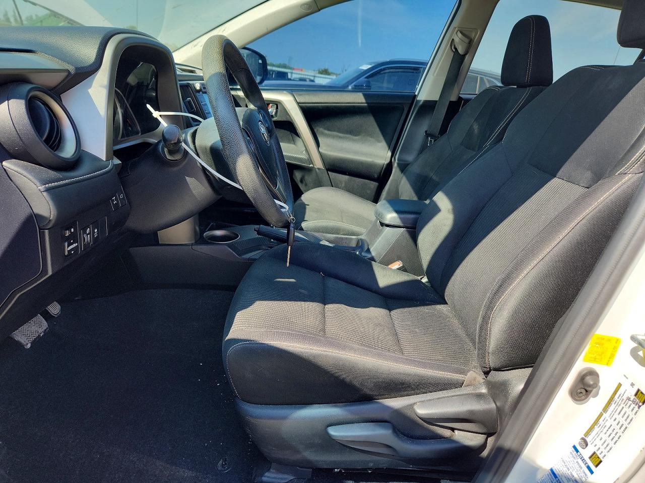 2015 Toyota Rav4 Xle White vin: 2T3RFREV9FW275787