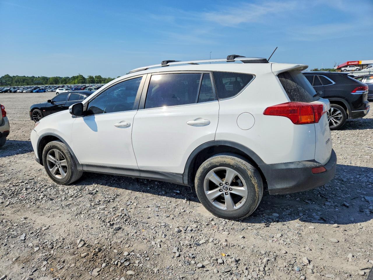 2015 Toyota Rav4 Xle White vin: 2T3RFREV9FW275787
