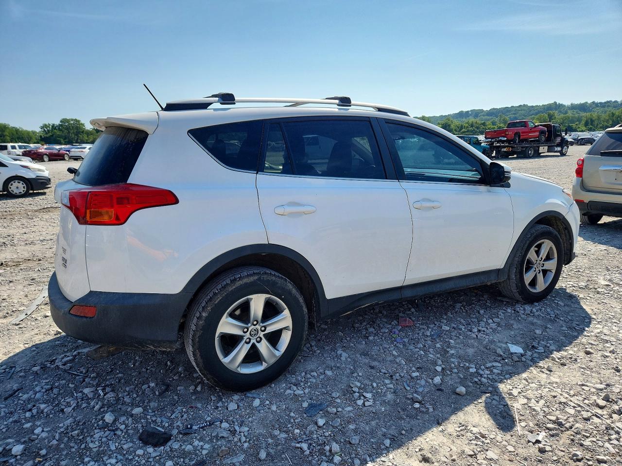 2015 Toyota Rav4 Xle White vin: 2T3RFREV9FW275787