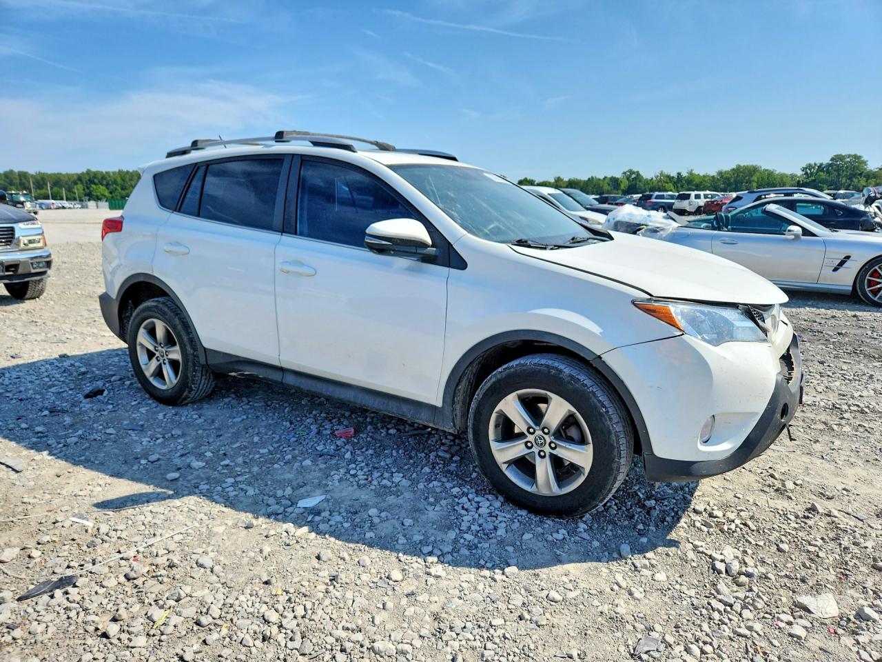 2015 Toyota Rav4 Xle White vin: 2T3RFREV9FW275787